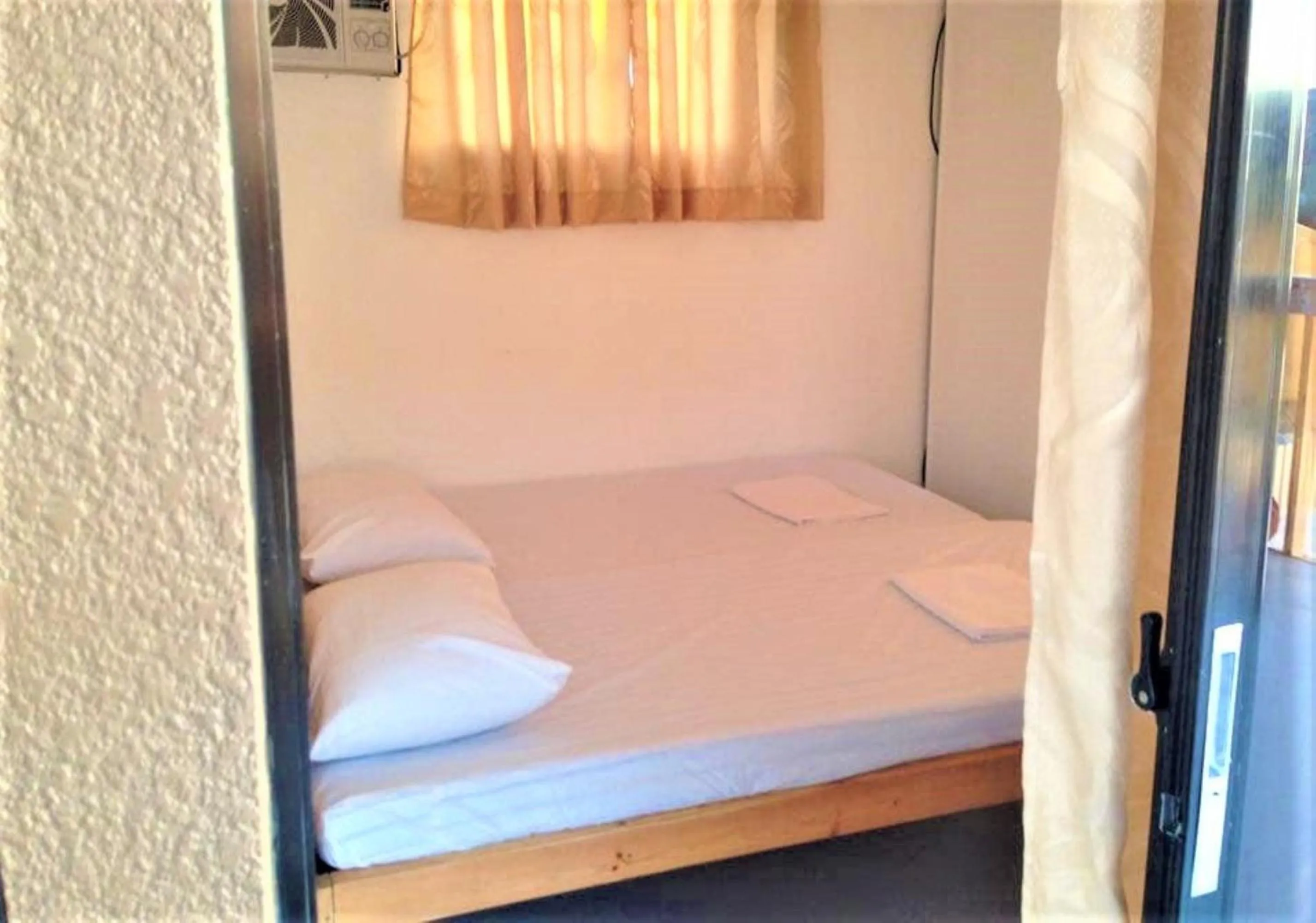 Bedroom, Bed in Surfer's Point Deck