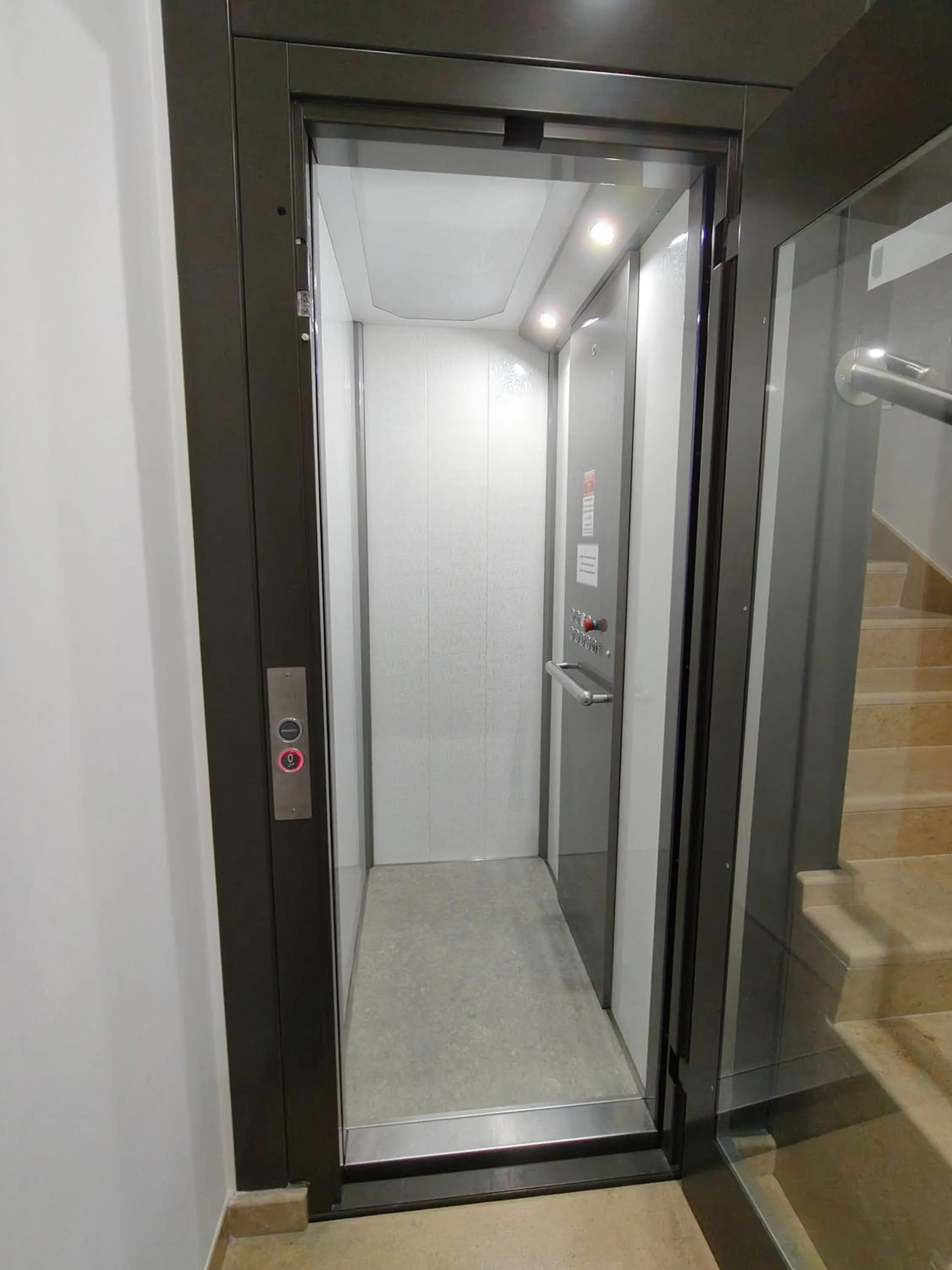 elevator in La Luna e il Sole