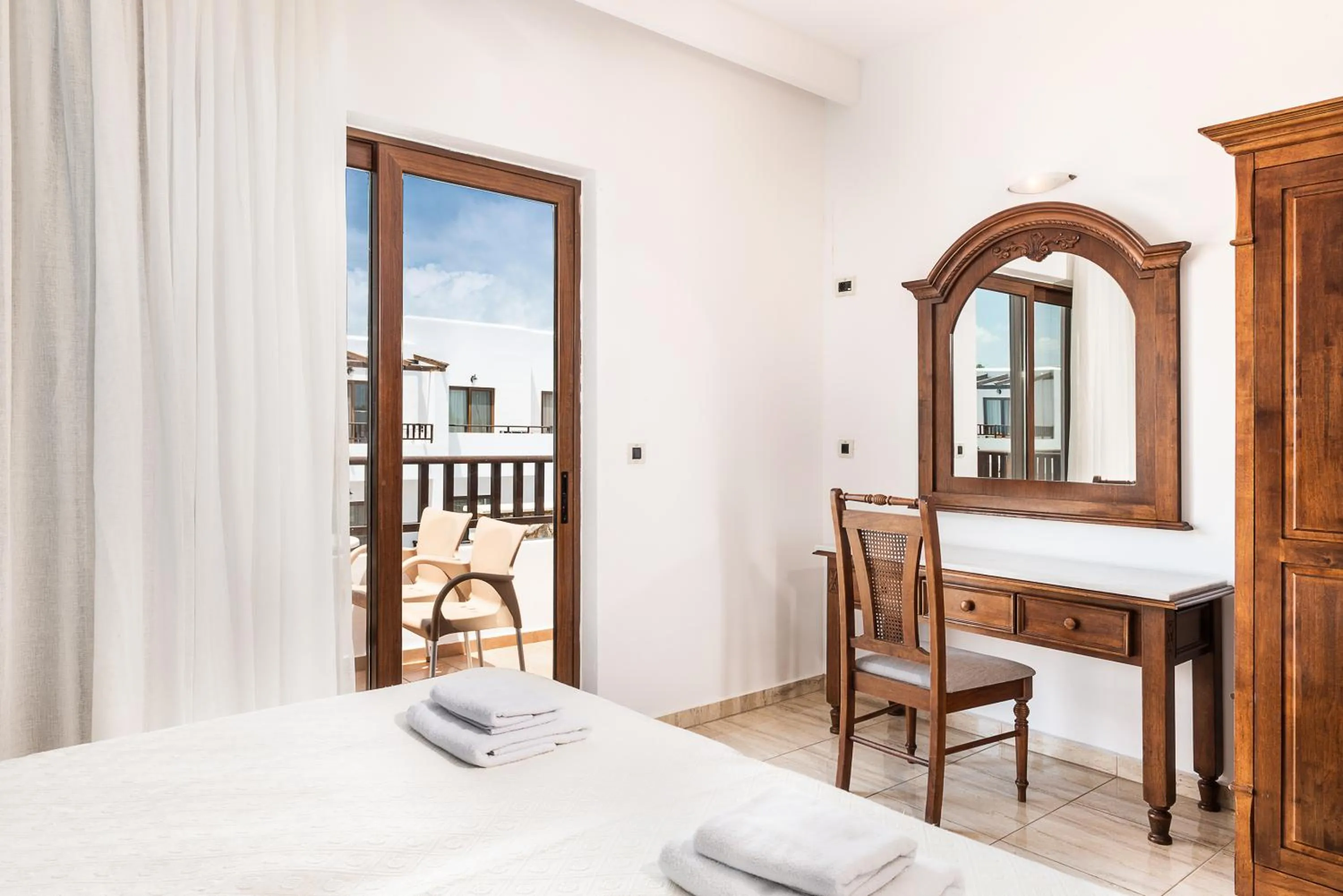 Bedroom, Bed in Geraniotis Hotel and Resort