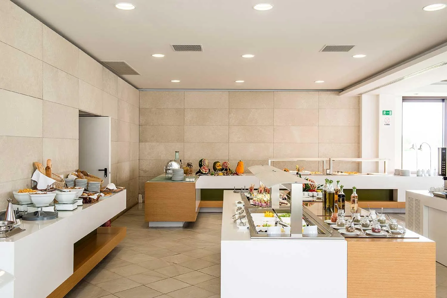 Restaurant/places to eat in Geraniotis Hotel and Resort