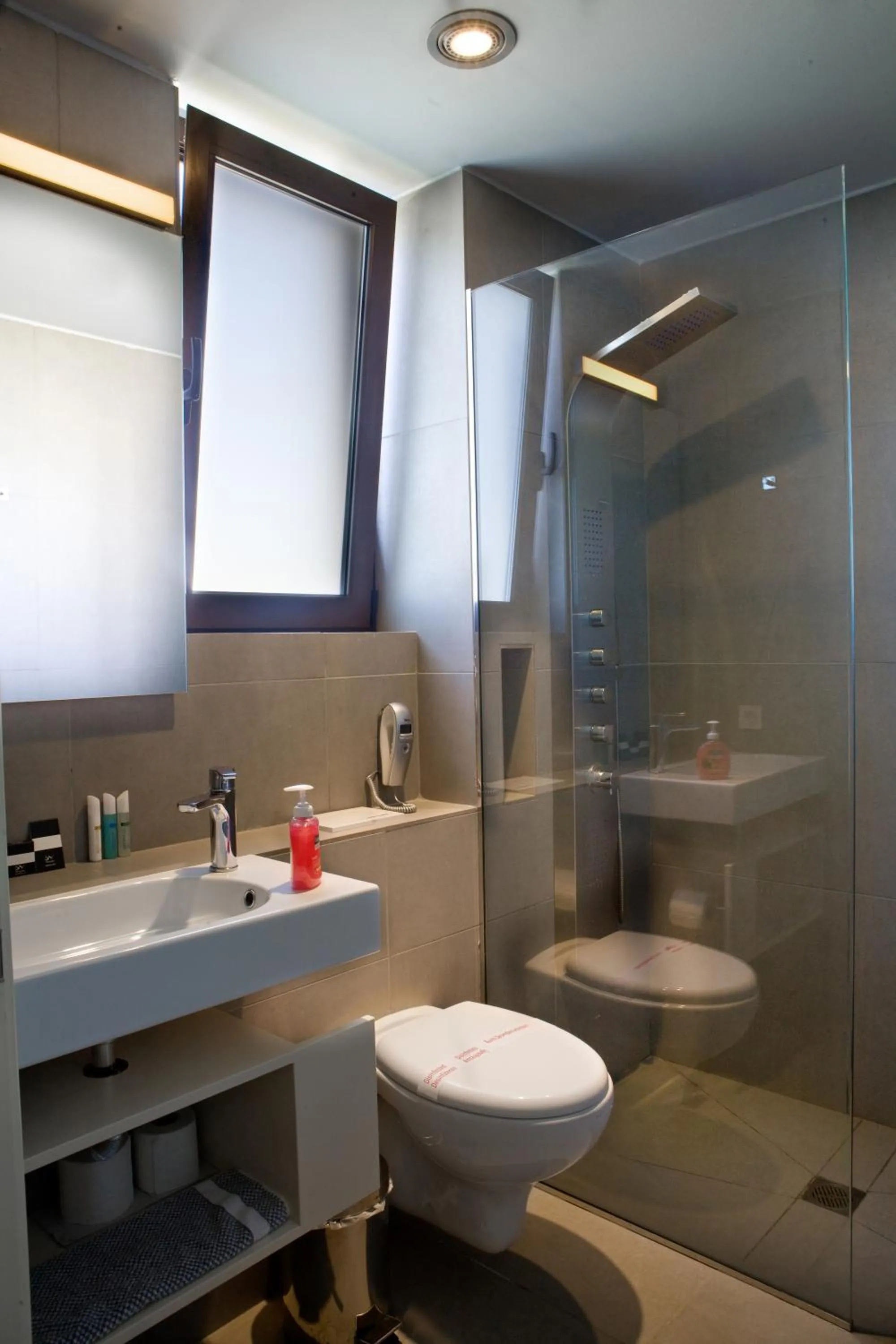 Bathroom in Geraniotis Hotel and Resort