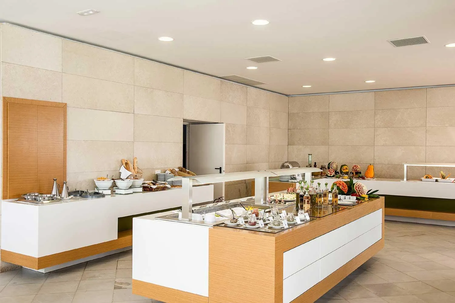 Restaurant/places to eat in Geraniotis Hotel and Resort