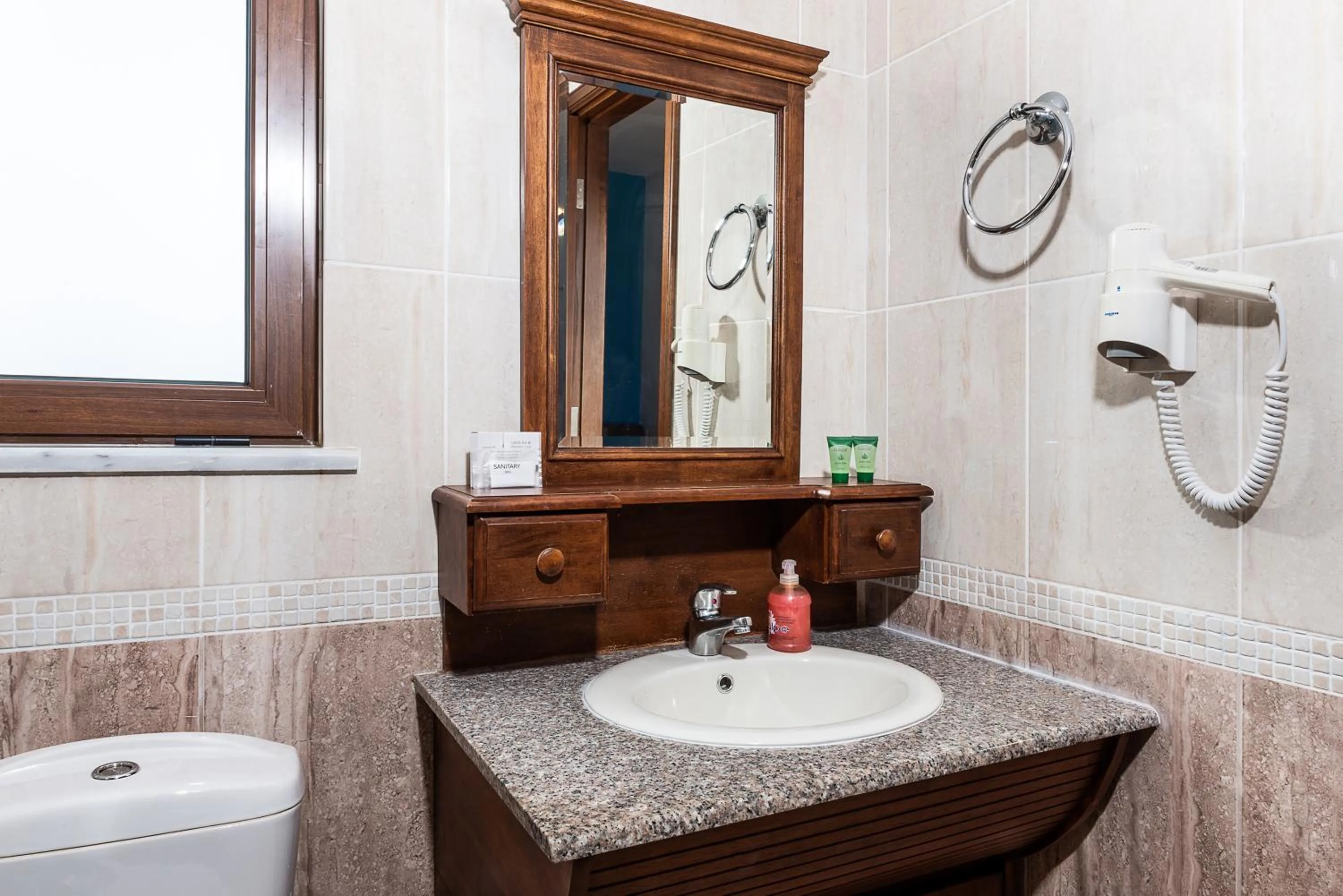 Bathroom in Geraniotis Hotel and Resort