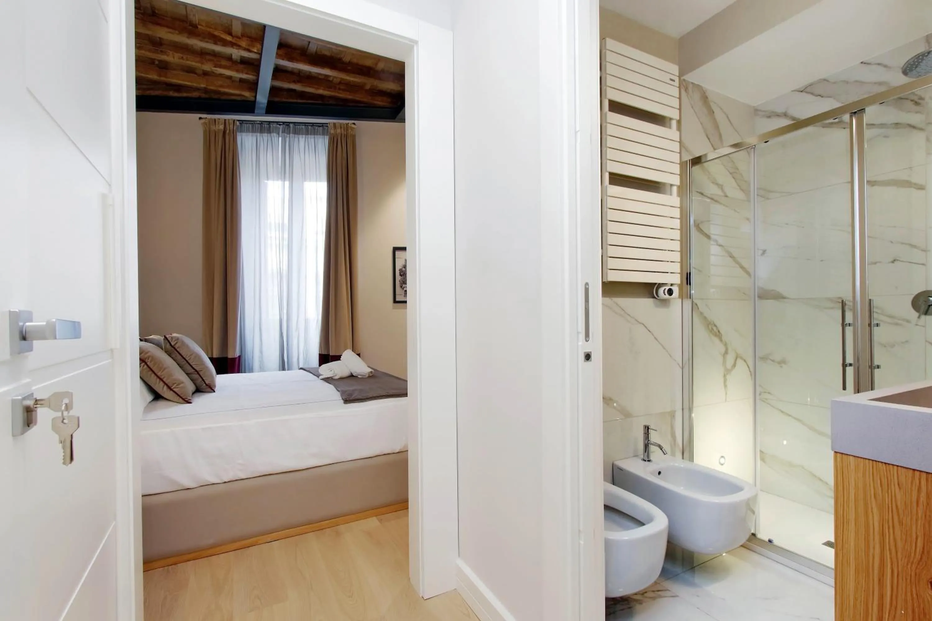 Bathroom, Bed in Monti Panisperna suites