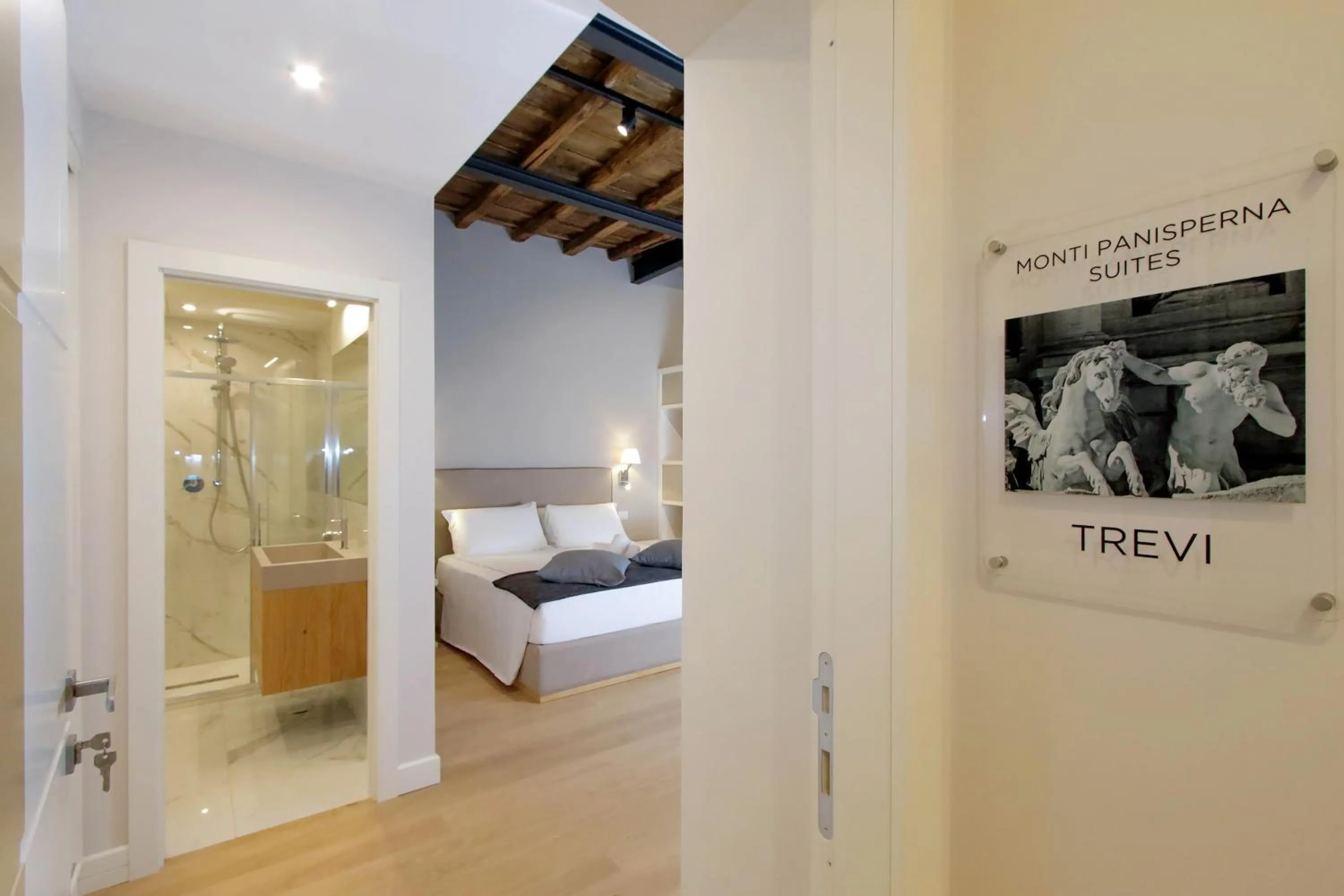 Photo of the whole room, Bed in Monti Panisperna suites