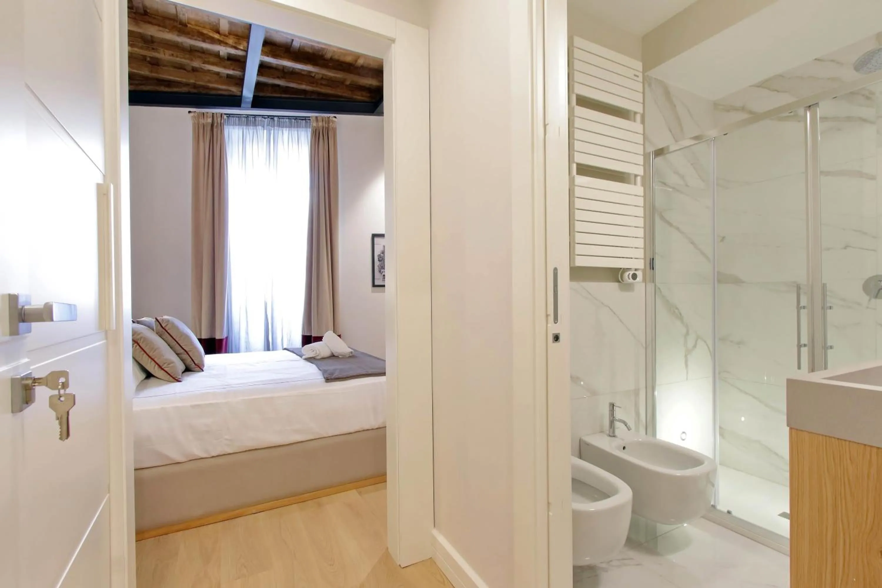 Photo of the whole room, Bed in Monti Panisperna suites