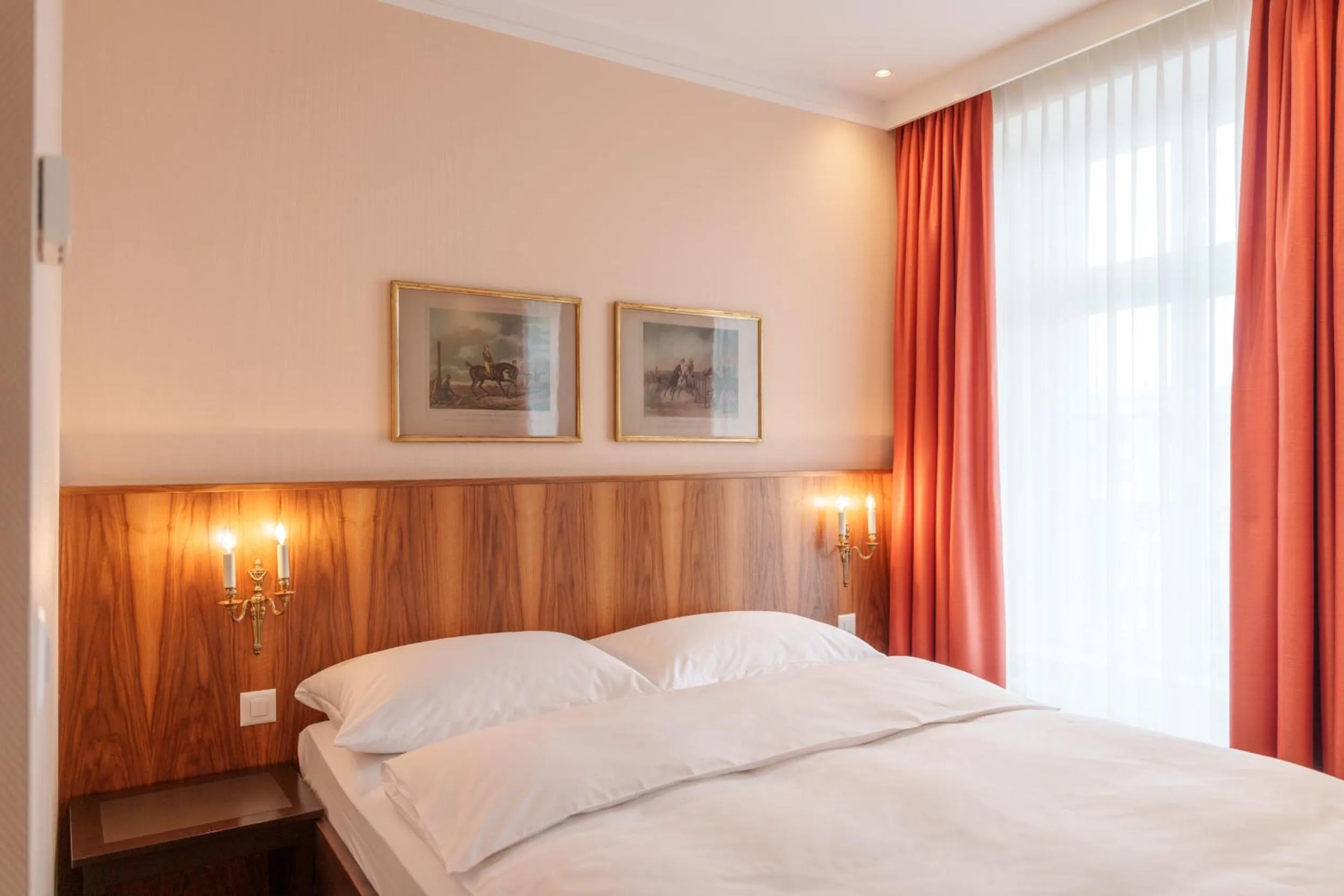 Bed in Hotel Schweizerhof Basel