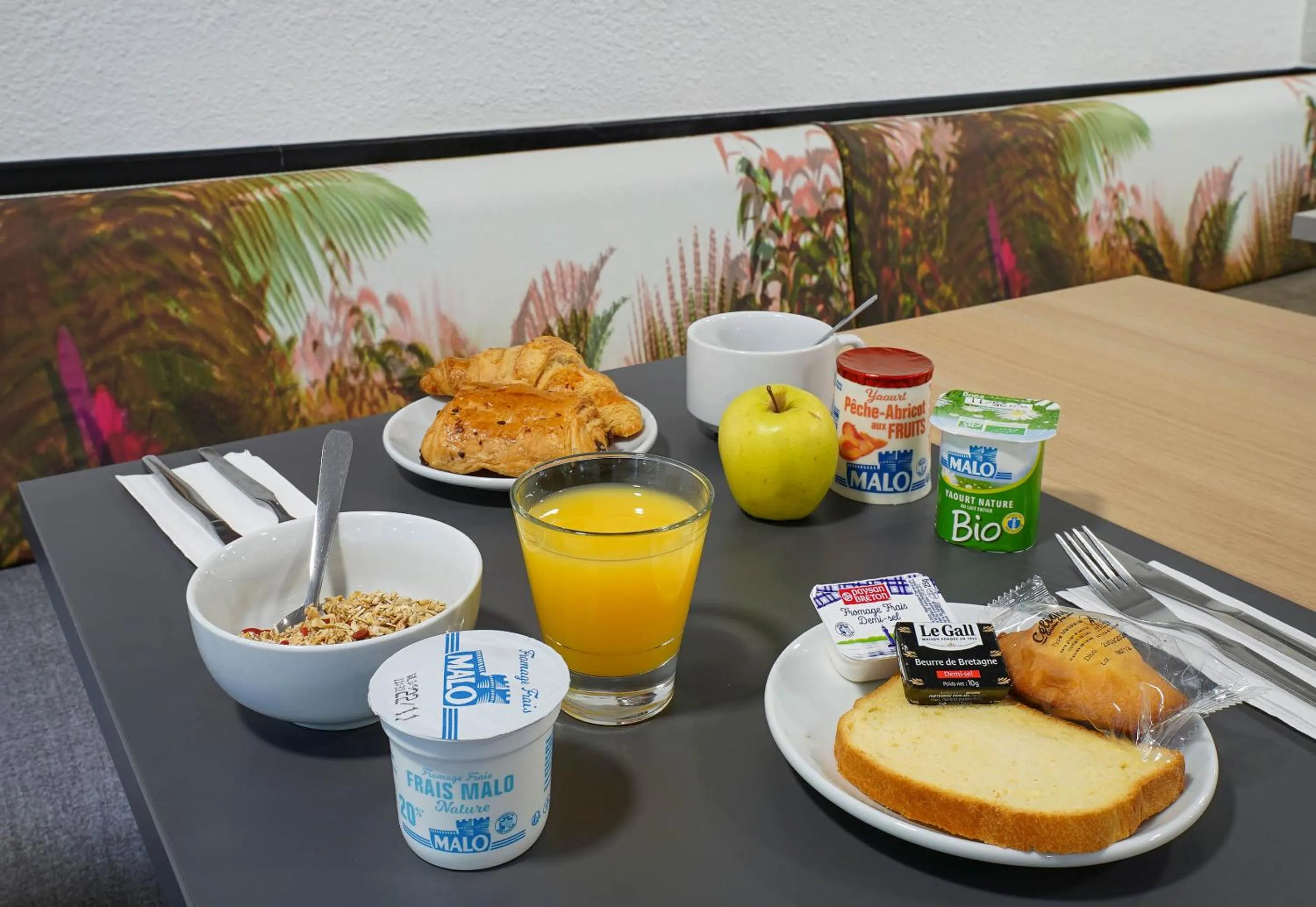 Breakfast in B&B HOTEL Marseille Parc Chanot