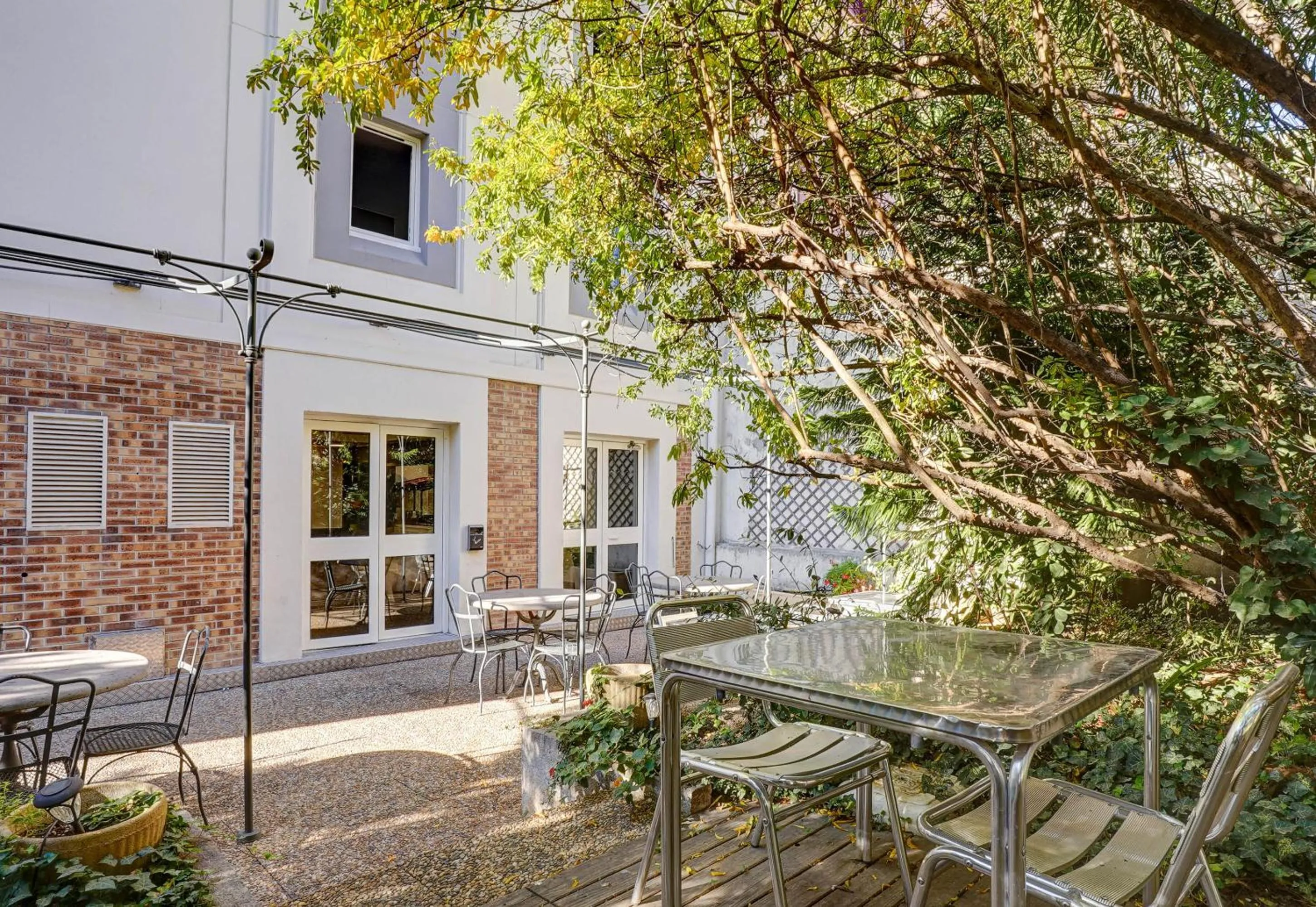 Patio in B&B HOTEL Marseille Parc Chanot