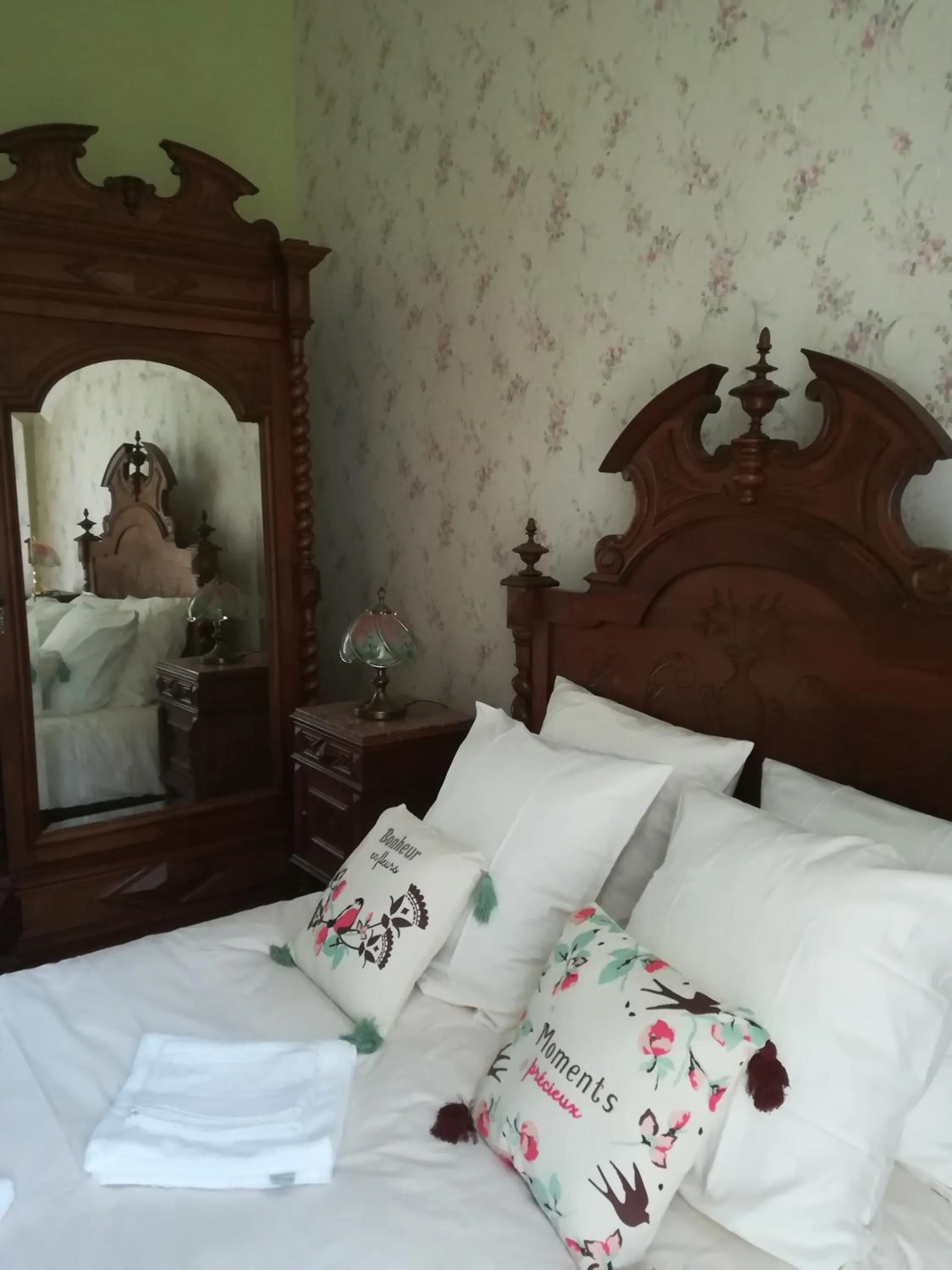 Bed in Domaine de Champ rose