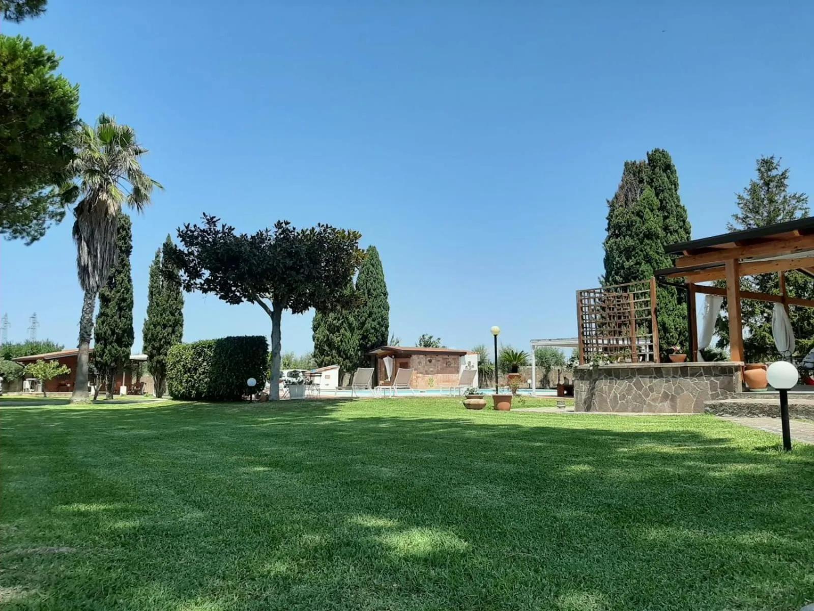 Garden view in Il Giardino dei Pini