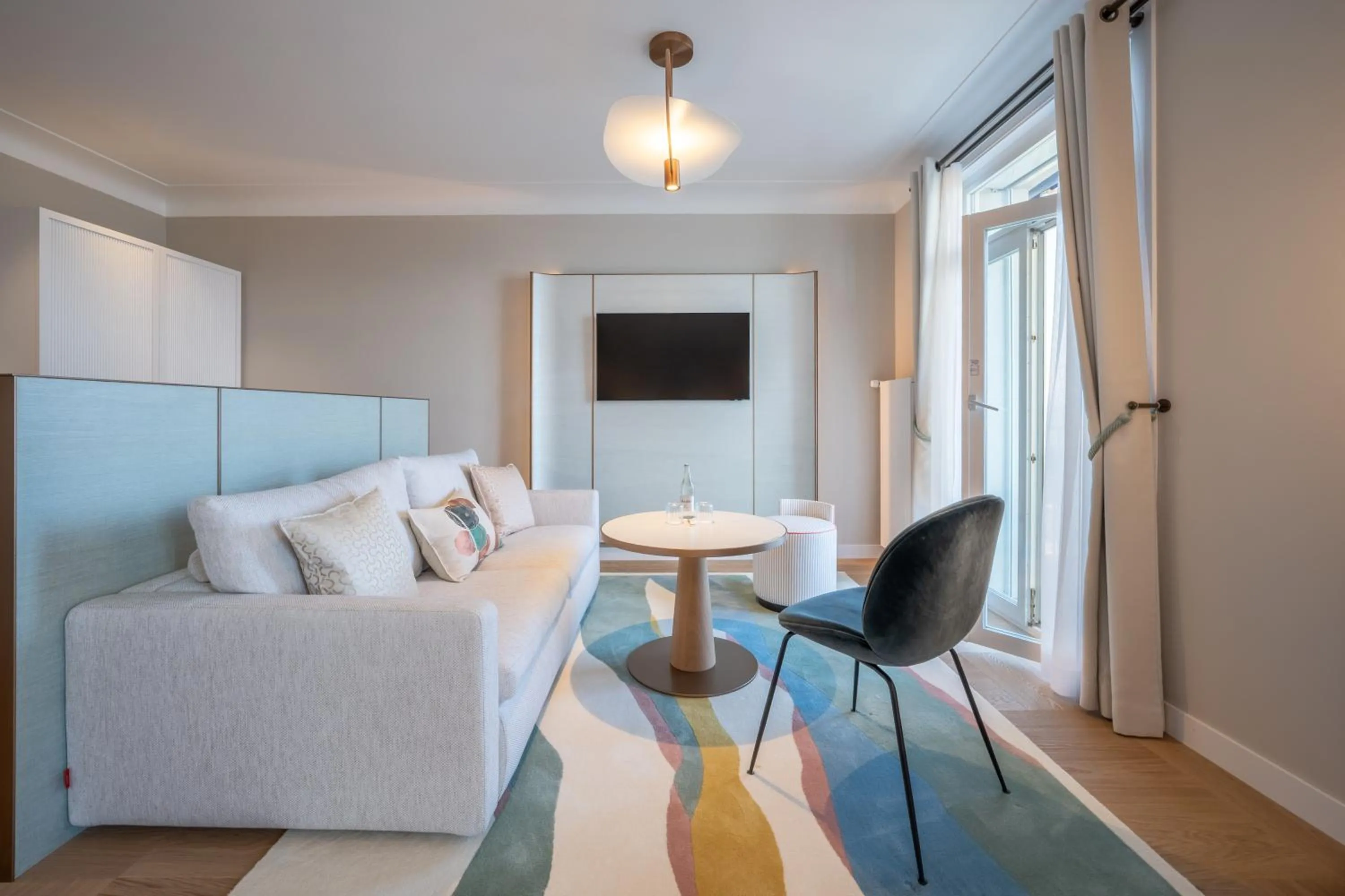 Communal lounge/ TV room, Seating Area in Art Deco Hotel Montana