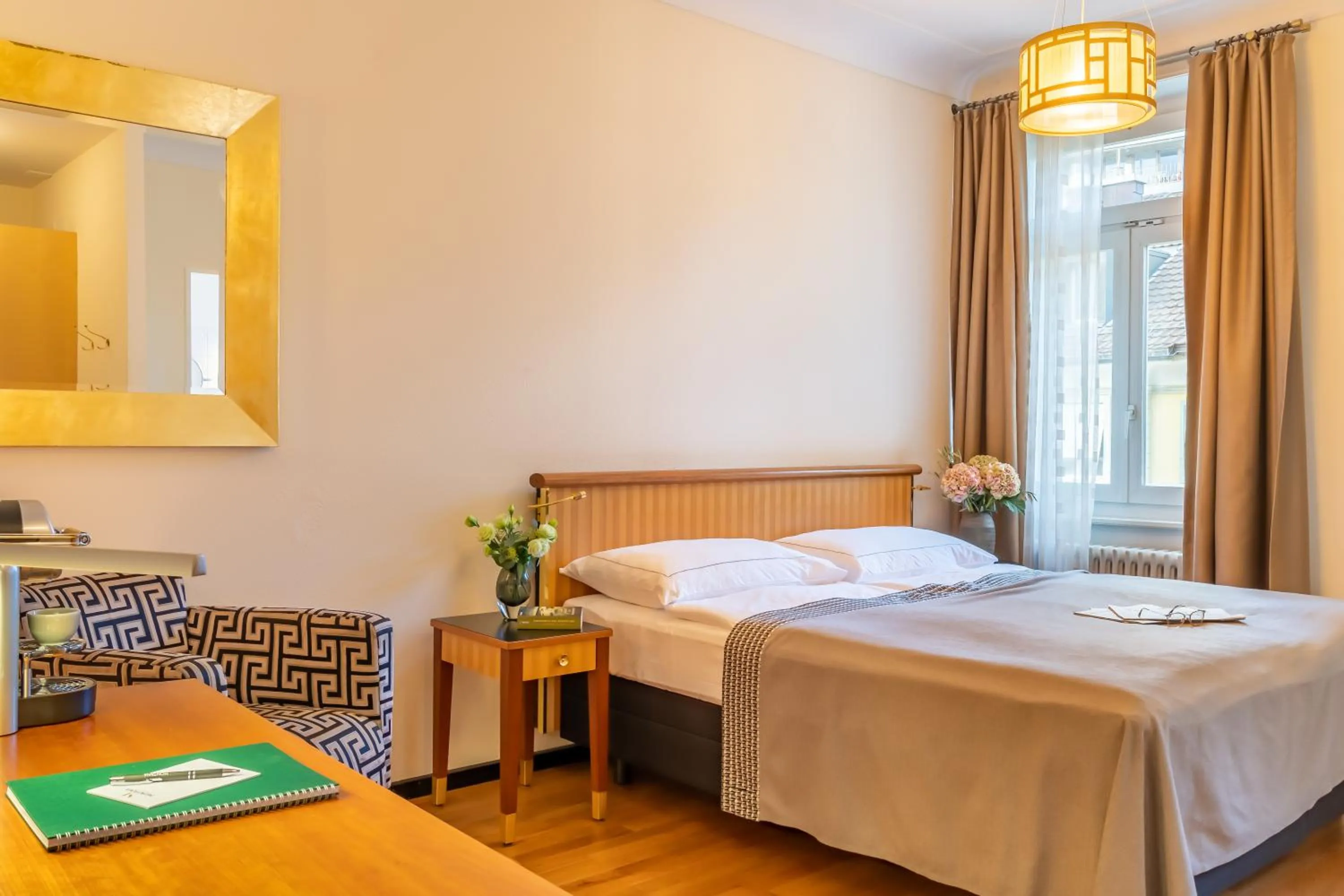 Photo of the whole room in Art Deco Hotel Montana