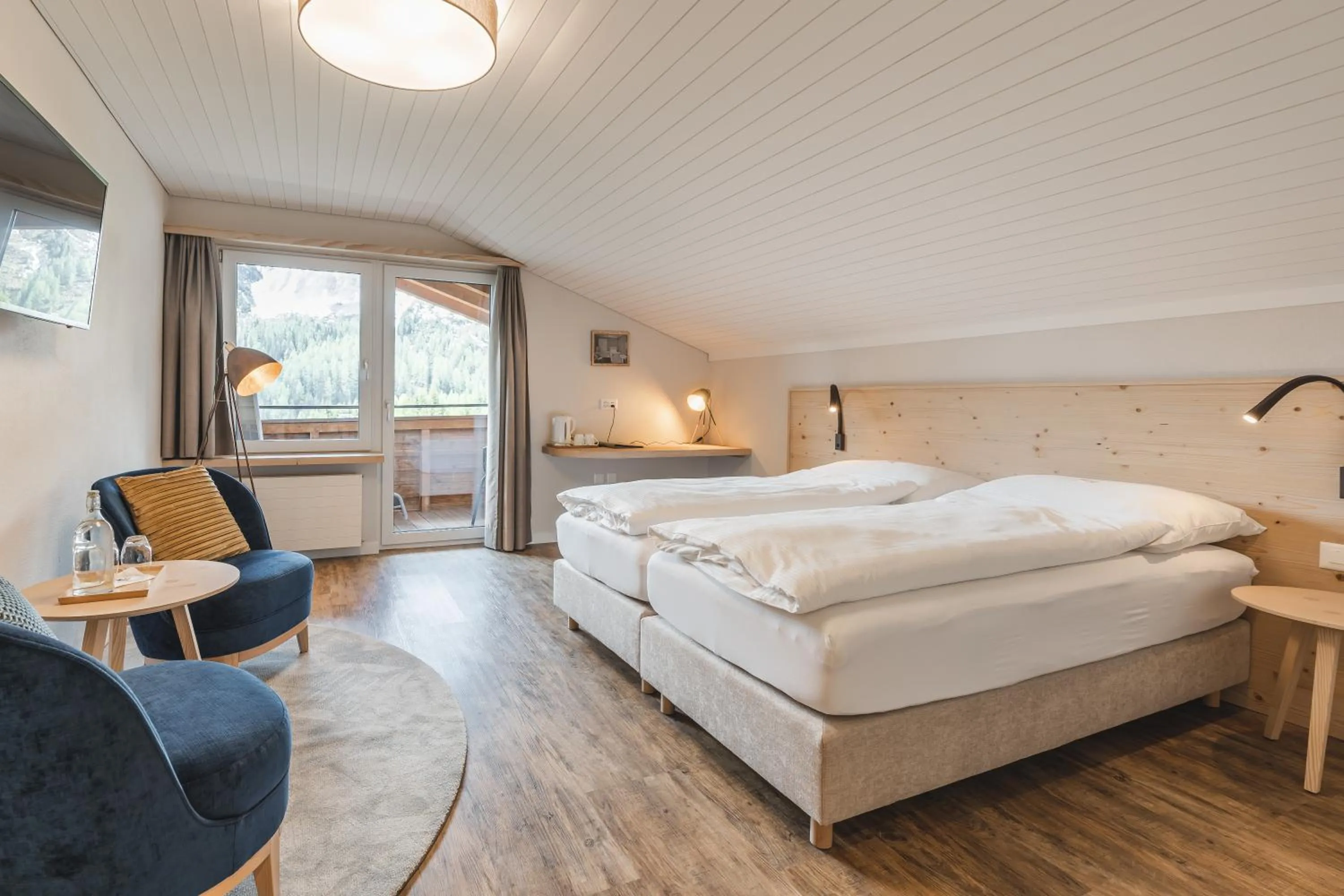 Photo of the whole room, Bed in Hotel Alpensonne - Panoramazimmer & Restaurant