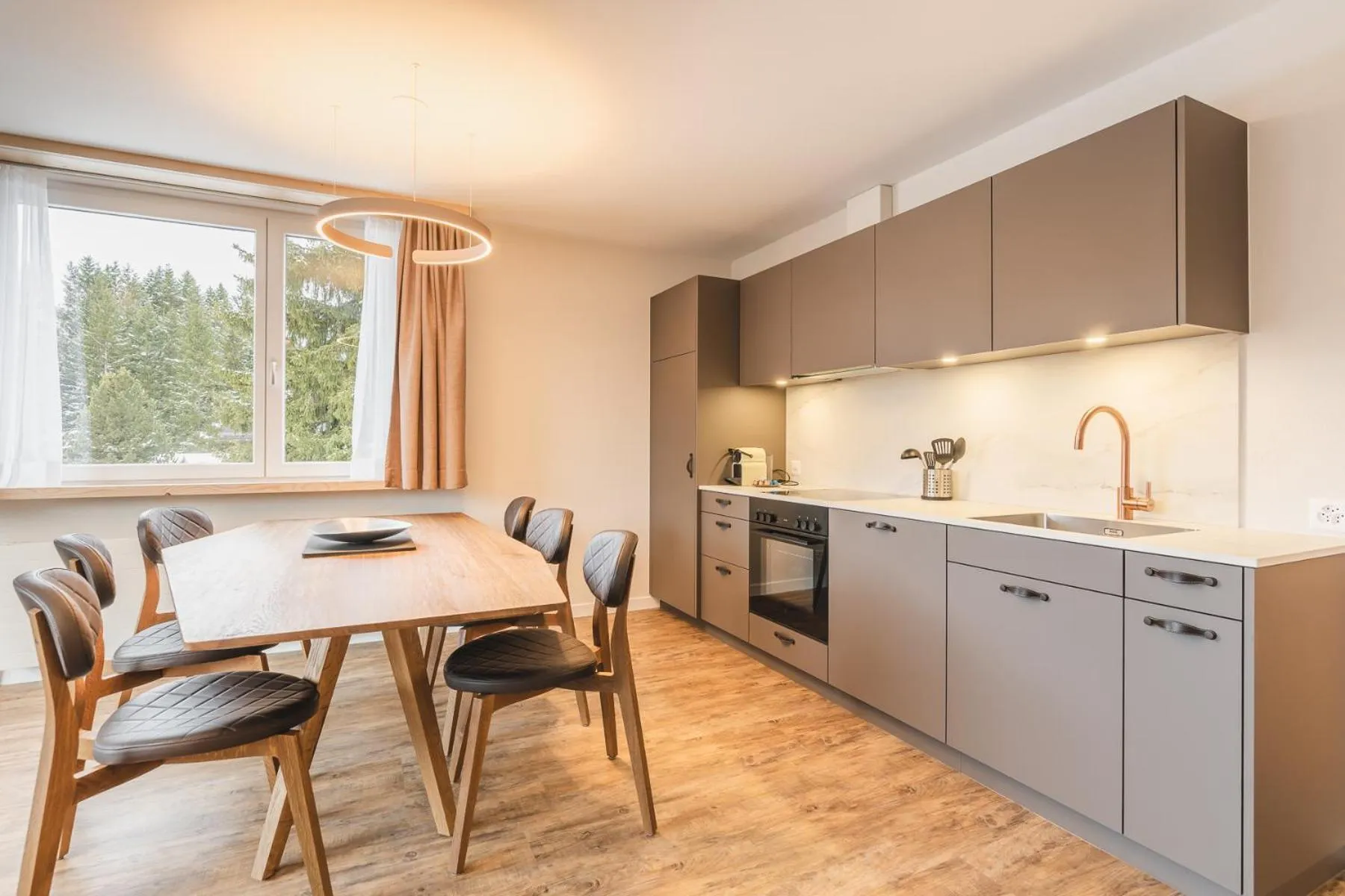 Kitchen or kitchenette in Hotel Alpensonne - Panoramazimmer & Restaurant