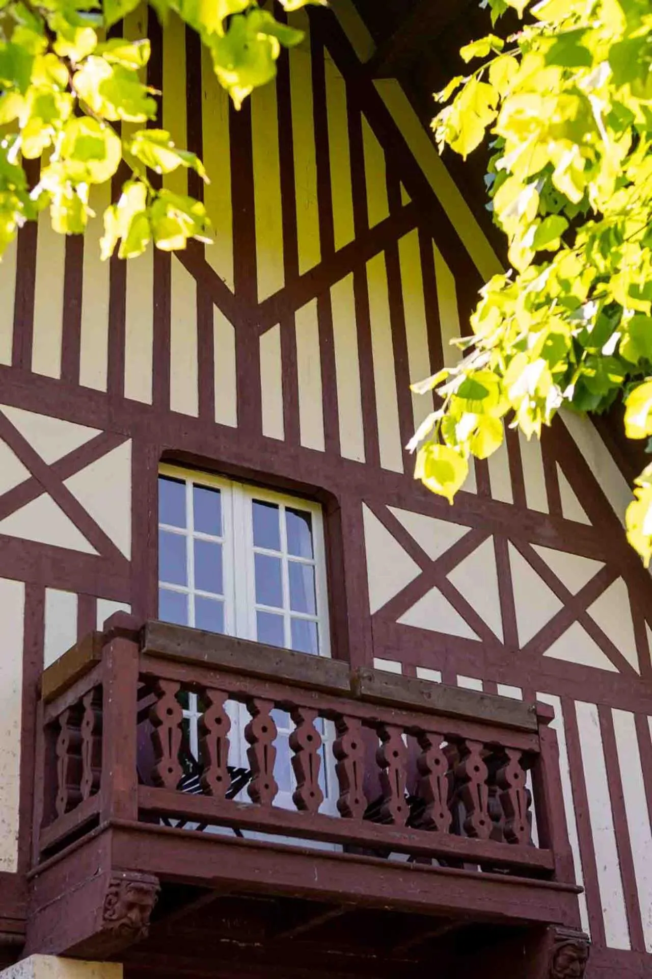 Queen Room with Balcony - single occupancy in Marquise Barbot