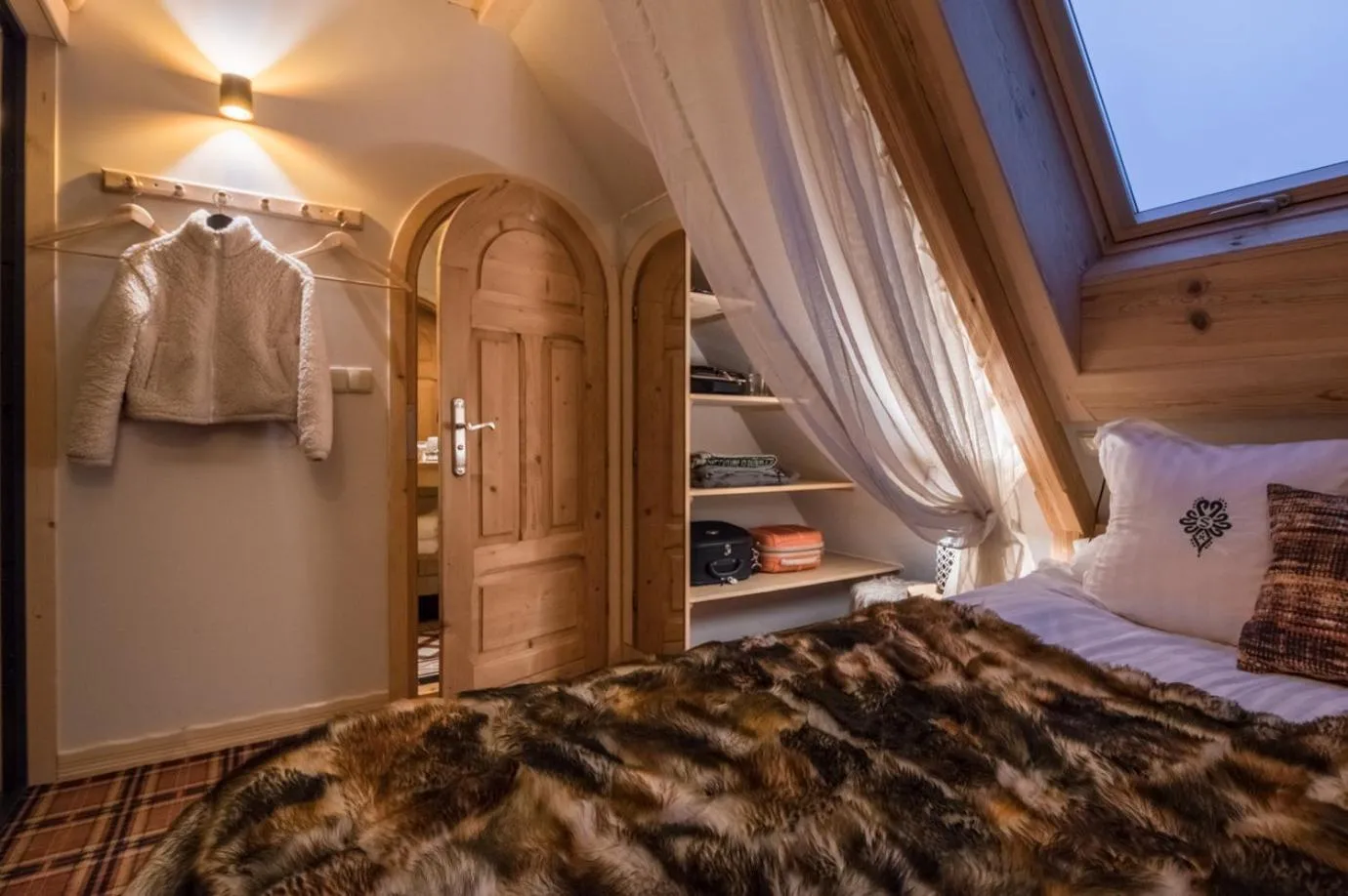 Bedroom, Bed in Stella doro