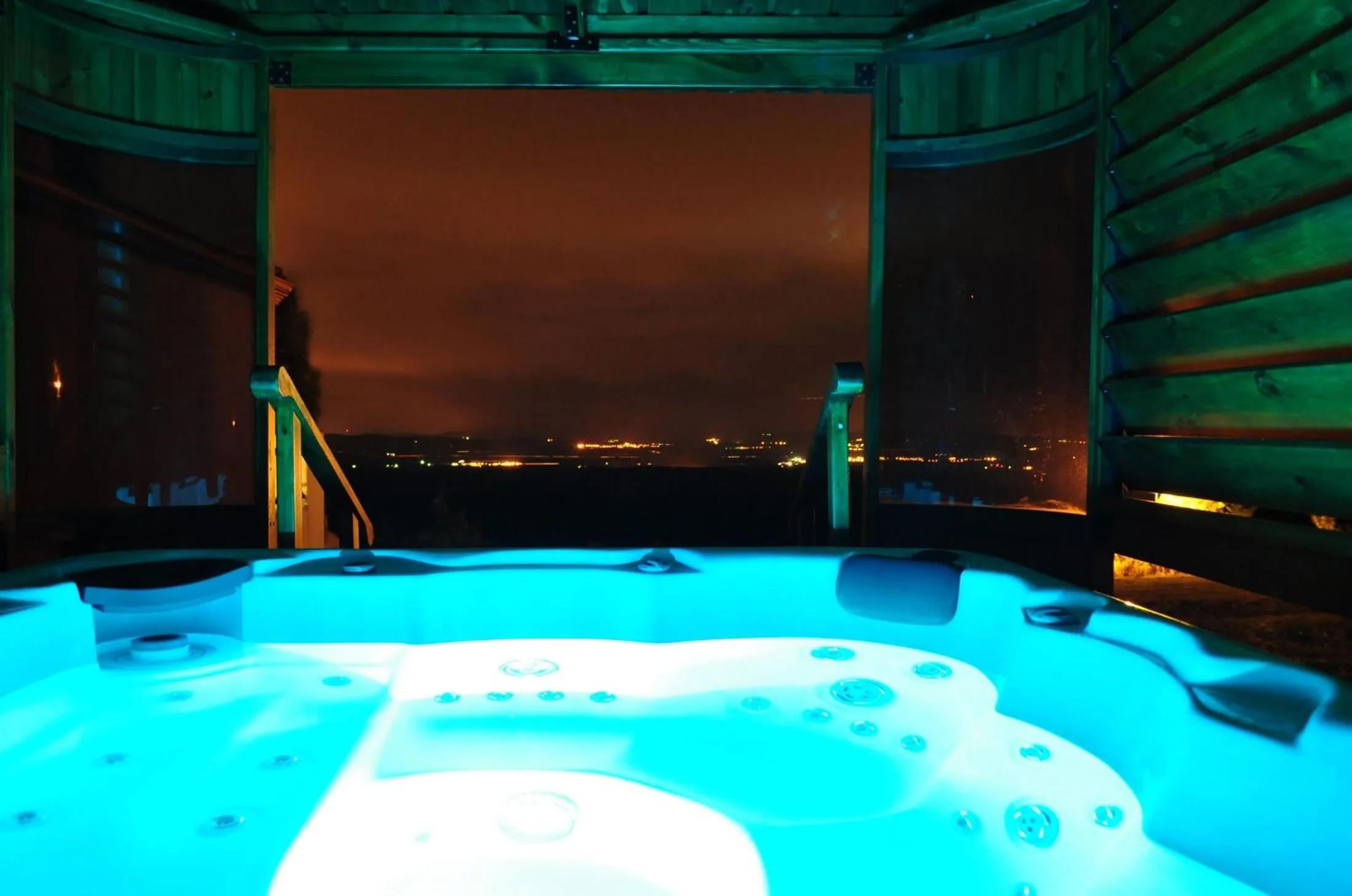 Hot Tub in Domaine de Campras B&B