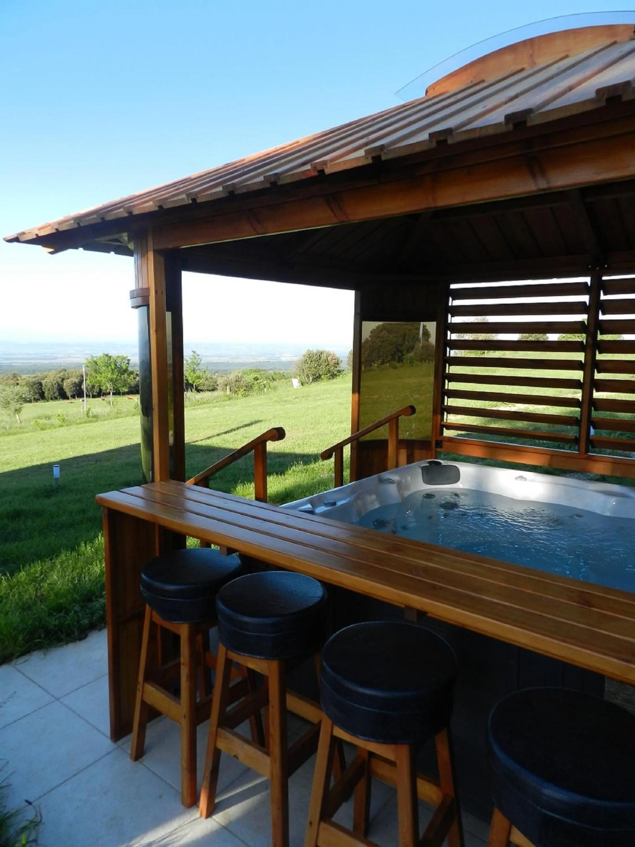 Hot Tub in Domaine de Campras B&B