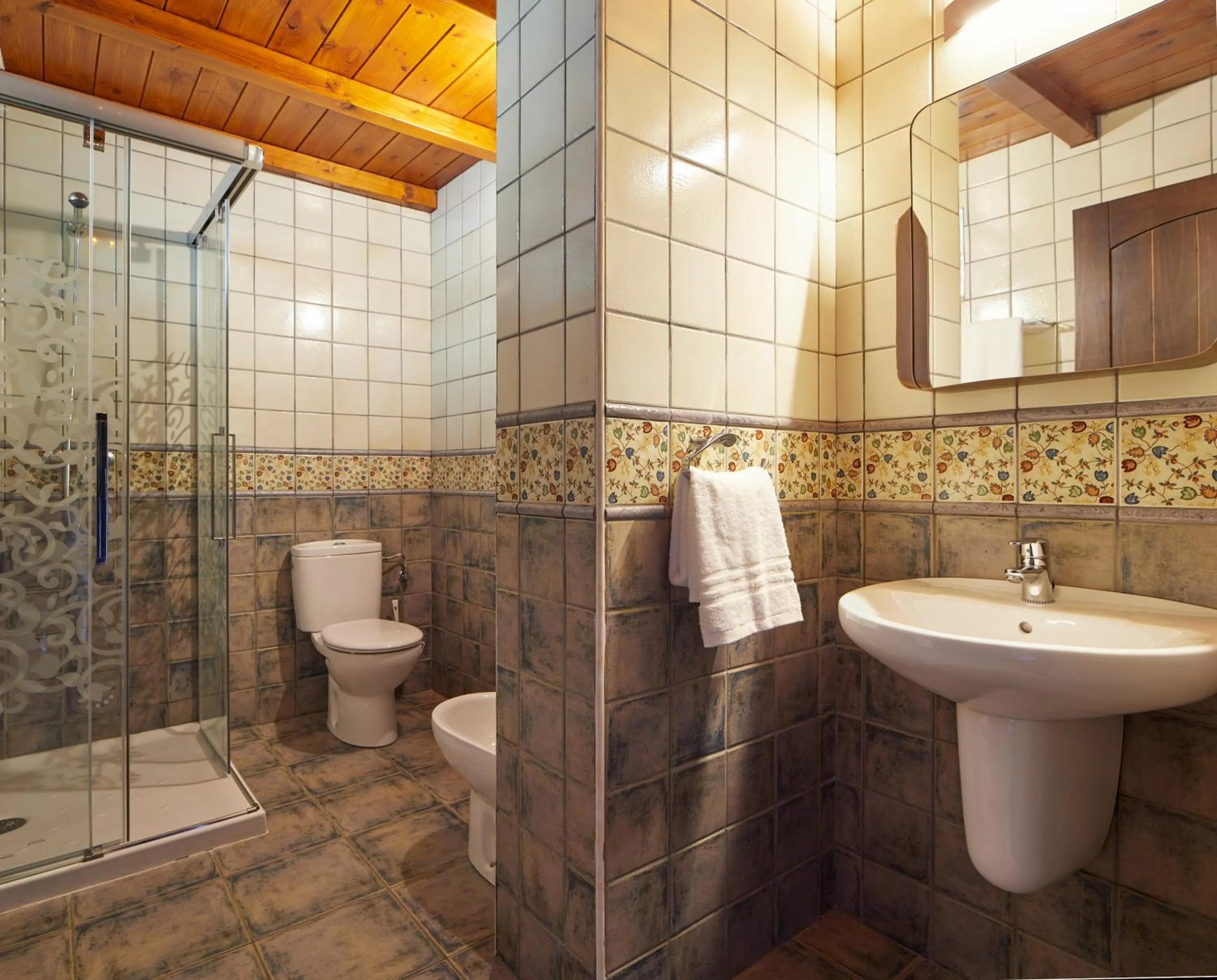 Bathroom in Hotel Txoriene - Arrieta - HBI01298