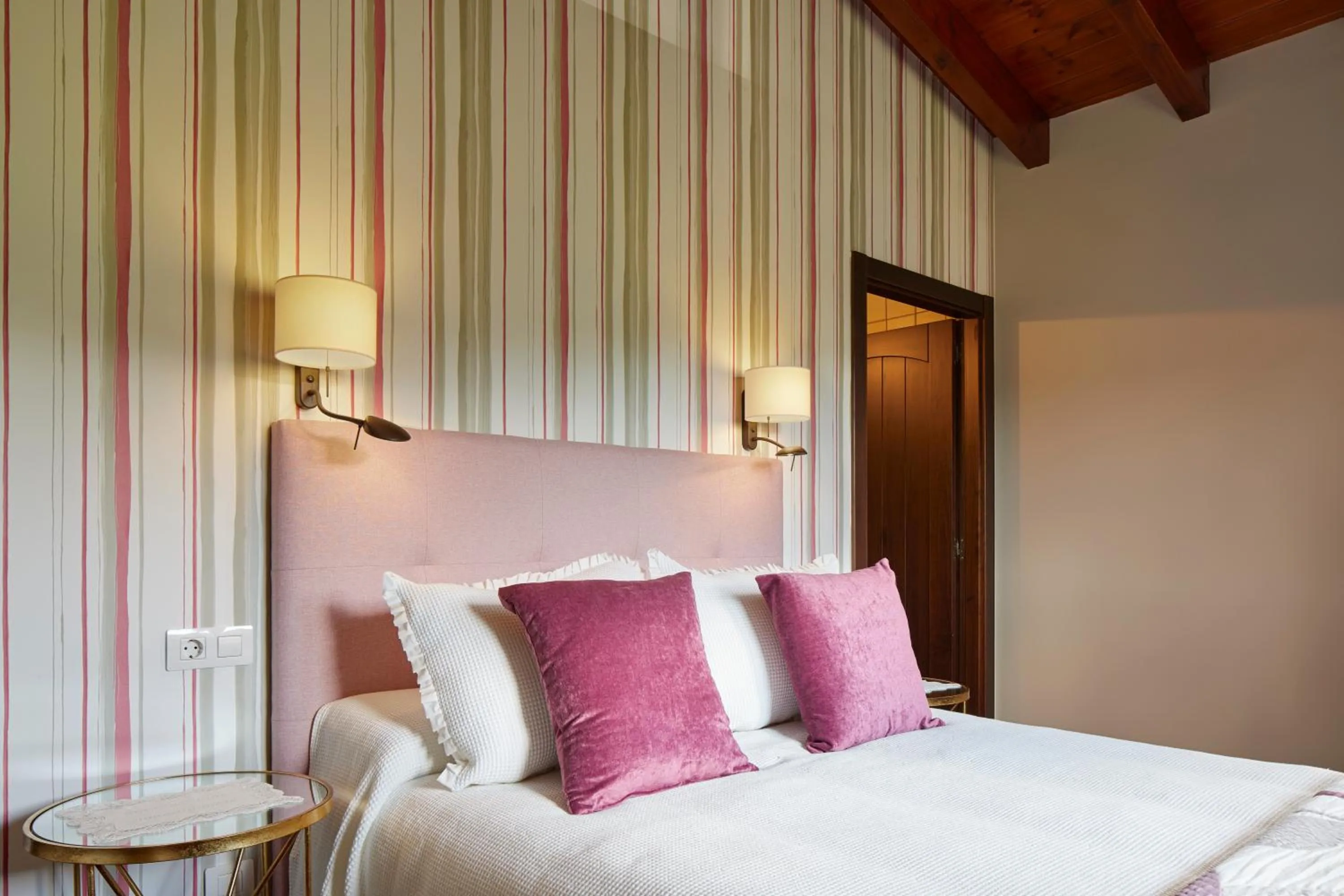 Bed in Hotel Txoriene - Arrieta - HBI01298