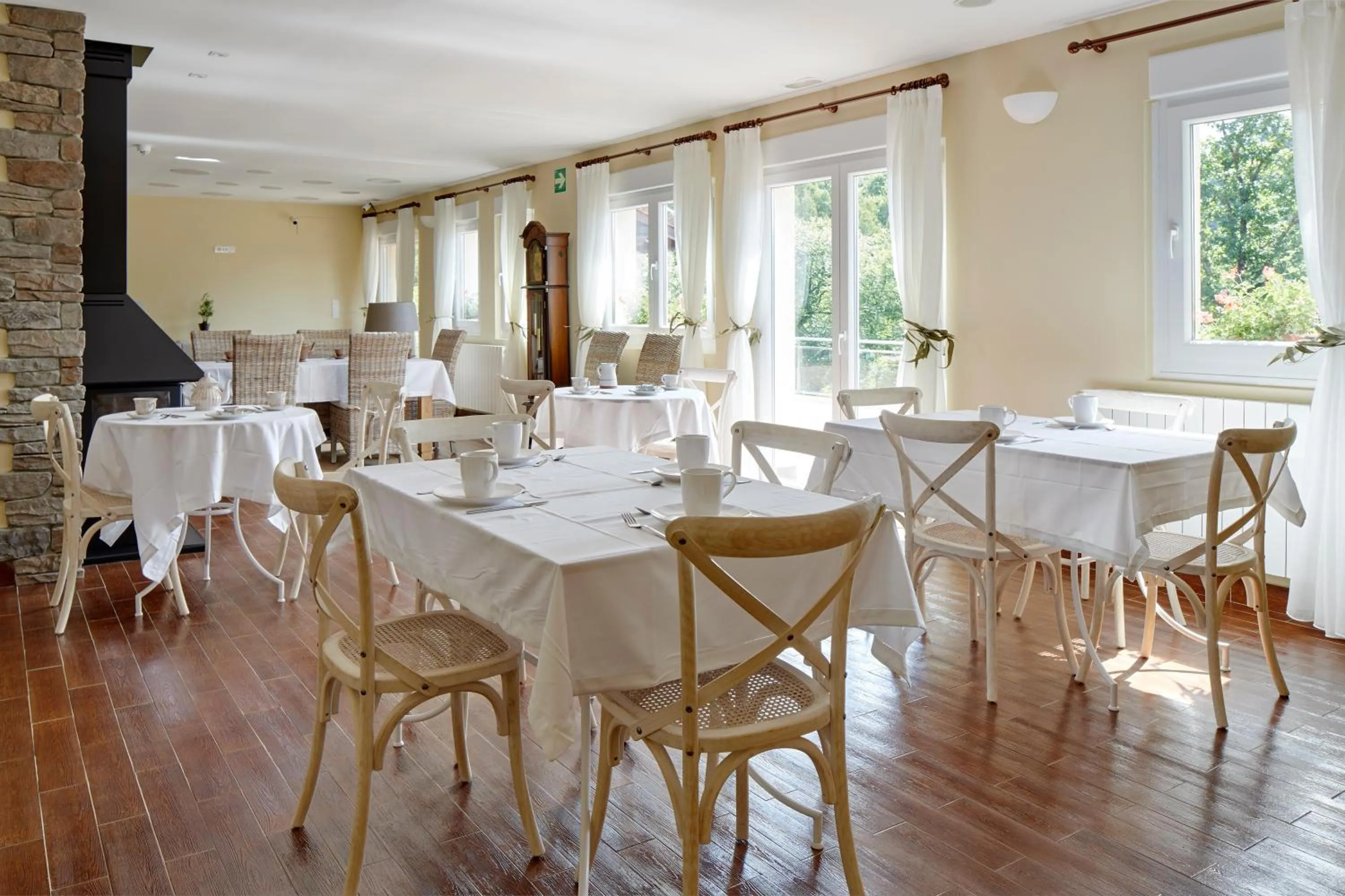 Communal lounge/ TV room in Hotel Txoriene - Arrieta - HBI01298