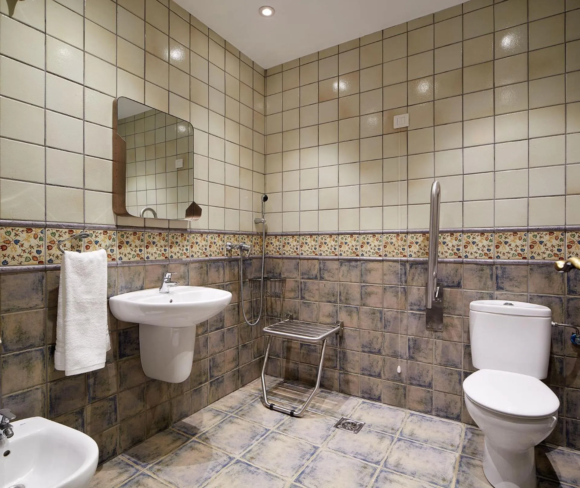 Bathroom in Hotel Txoriene - Arrieta - HBI01298