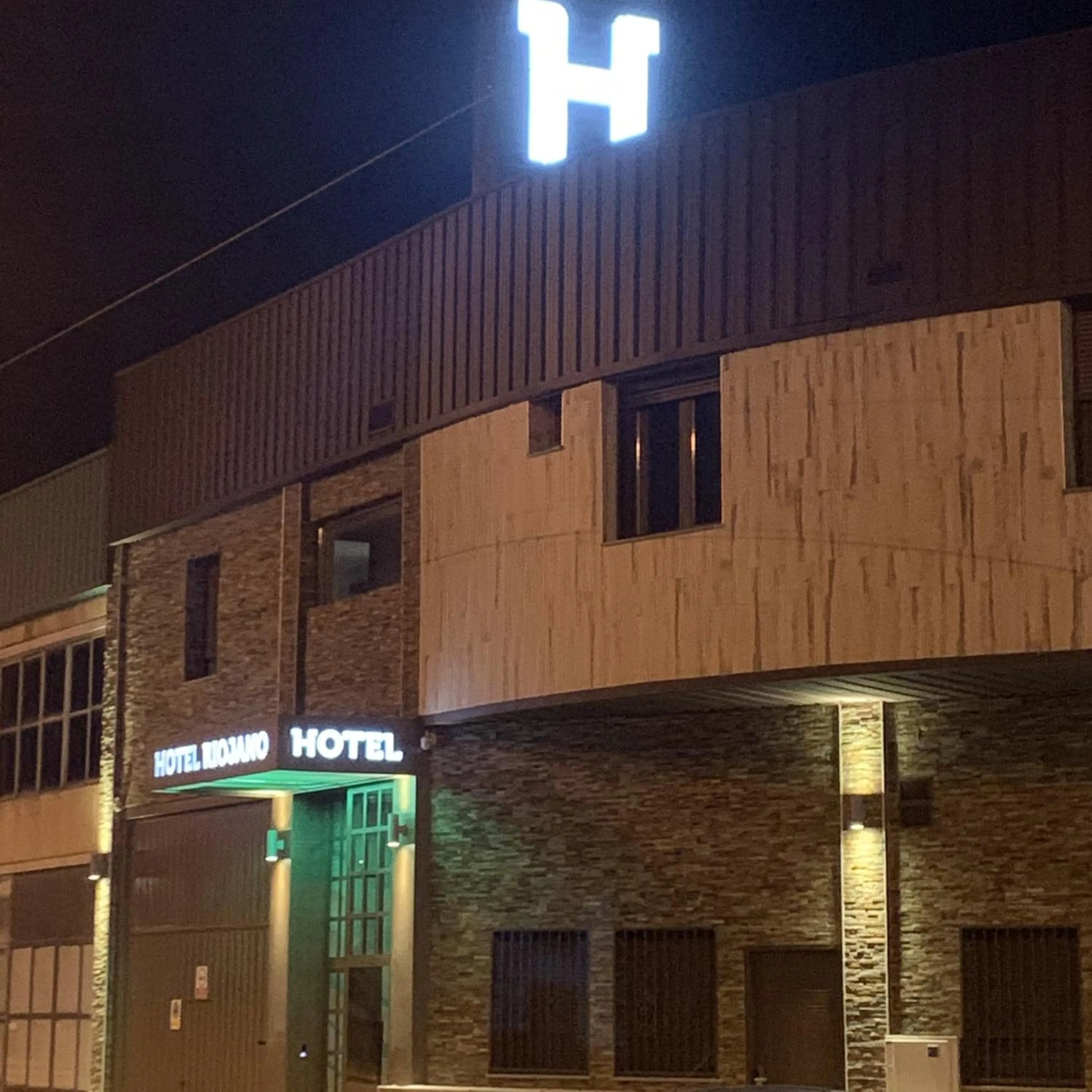 Property building in Hotel Riojano