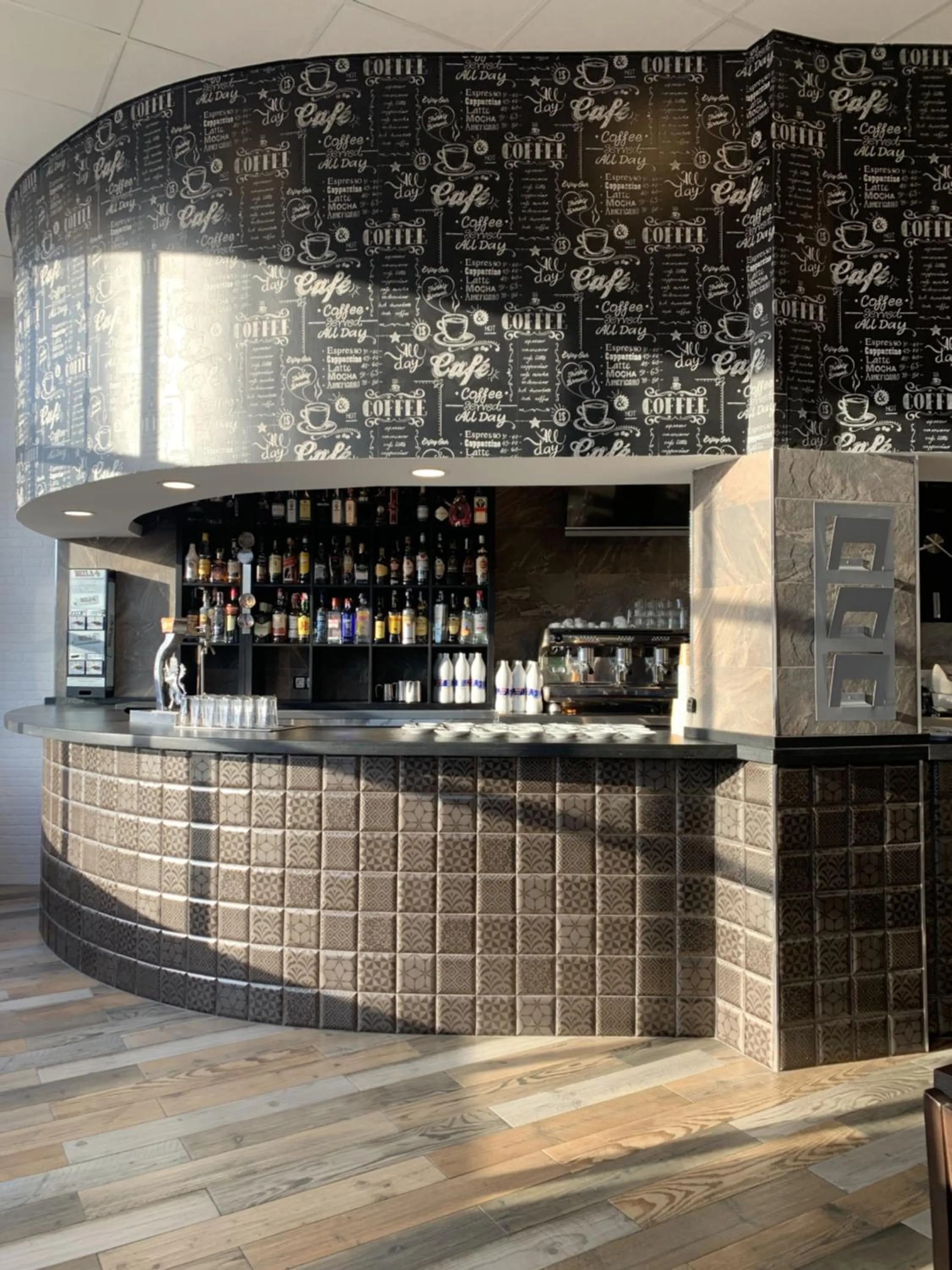 Lounge or bar in Hotel Riojano