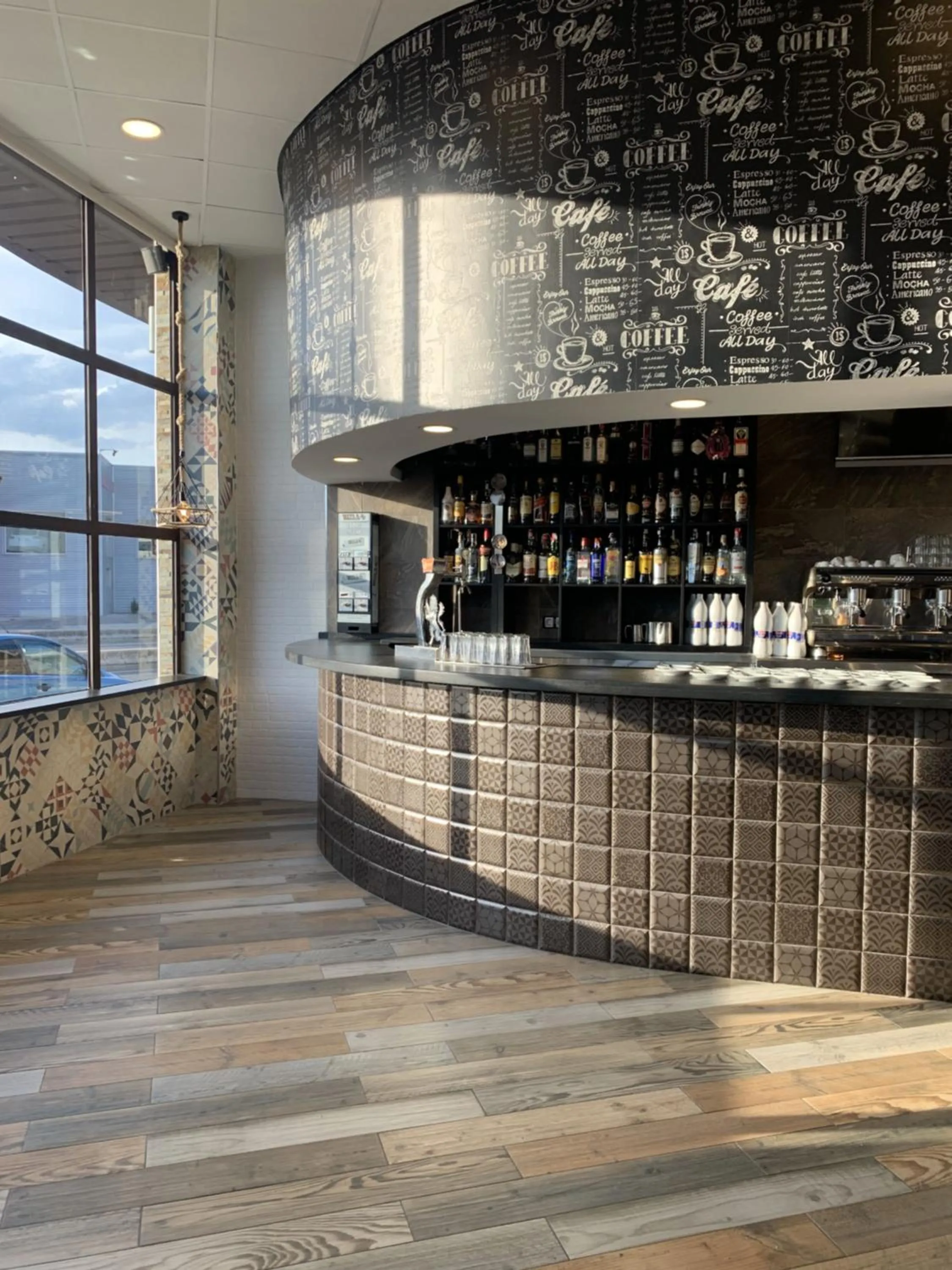 Lounge or bar in Hotel Riojano