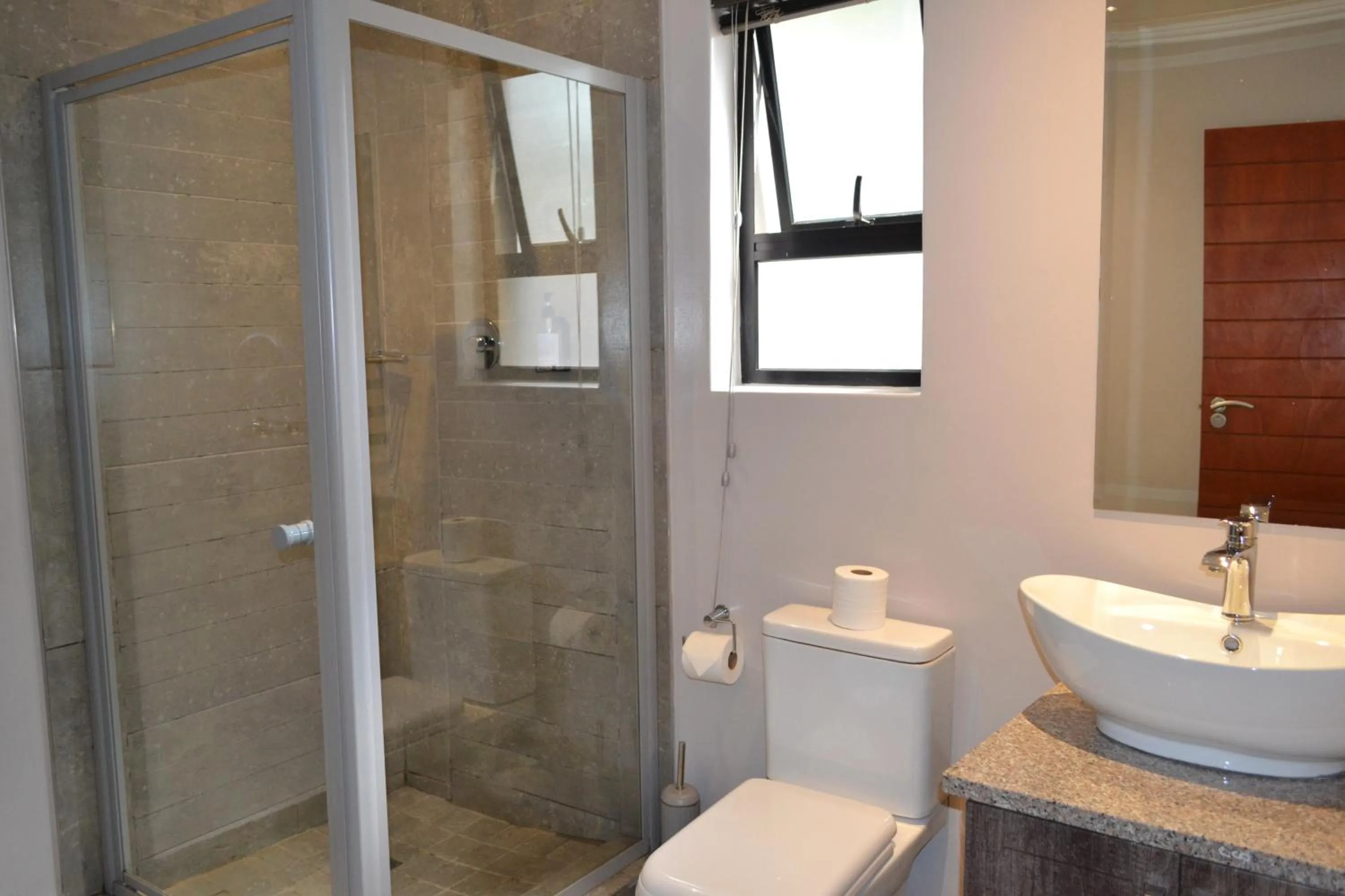 Bathroom in Sleep@84