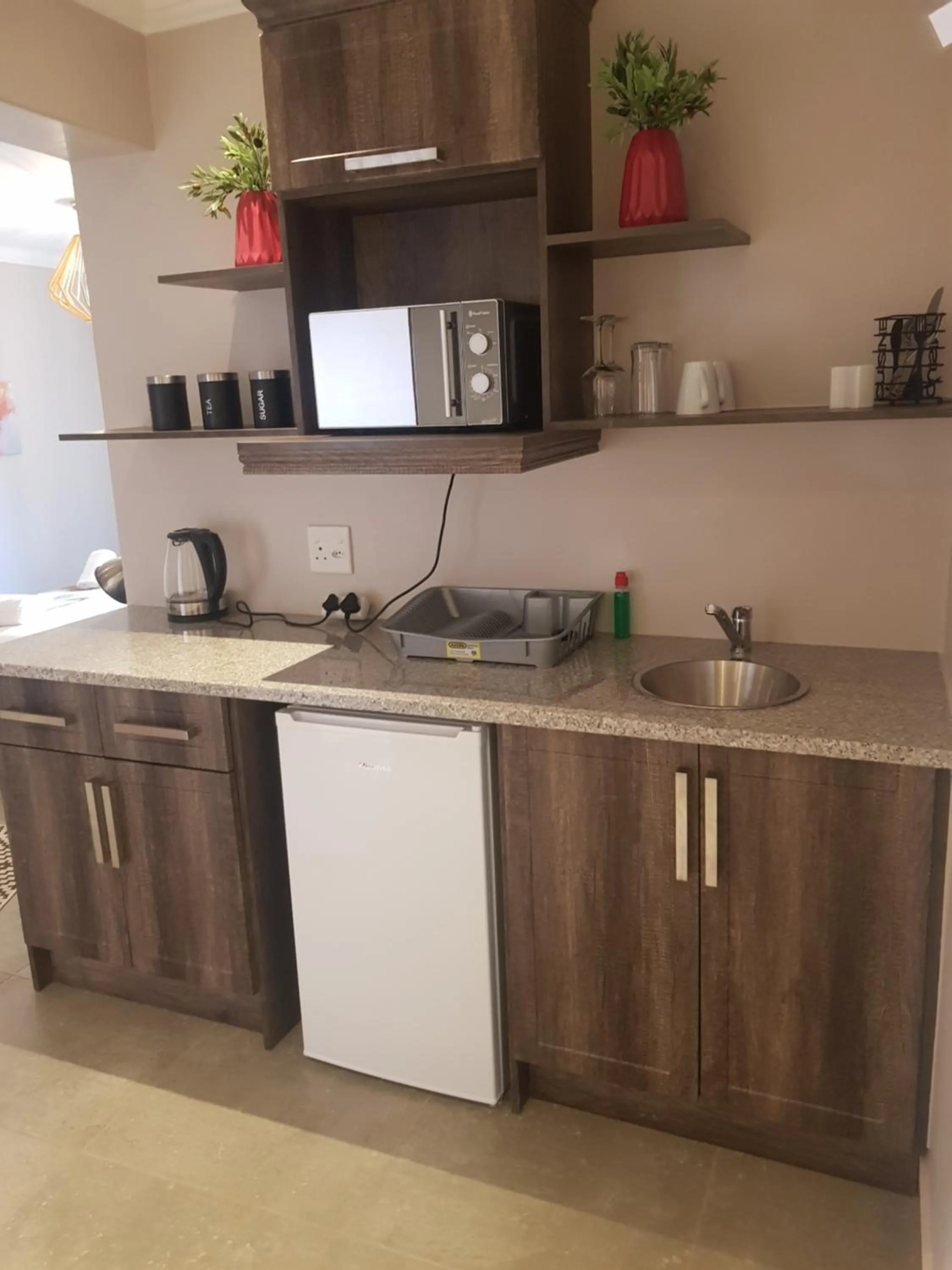 Kitchen or kitchenette in Sleep@84