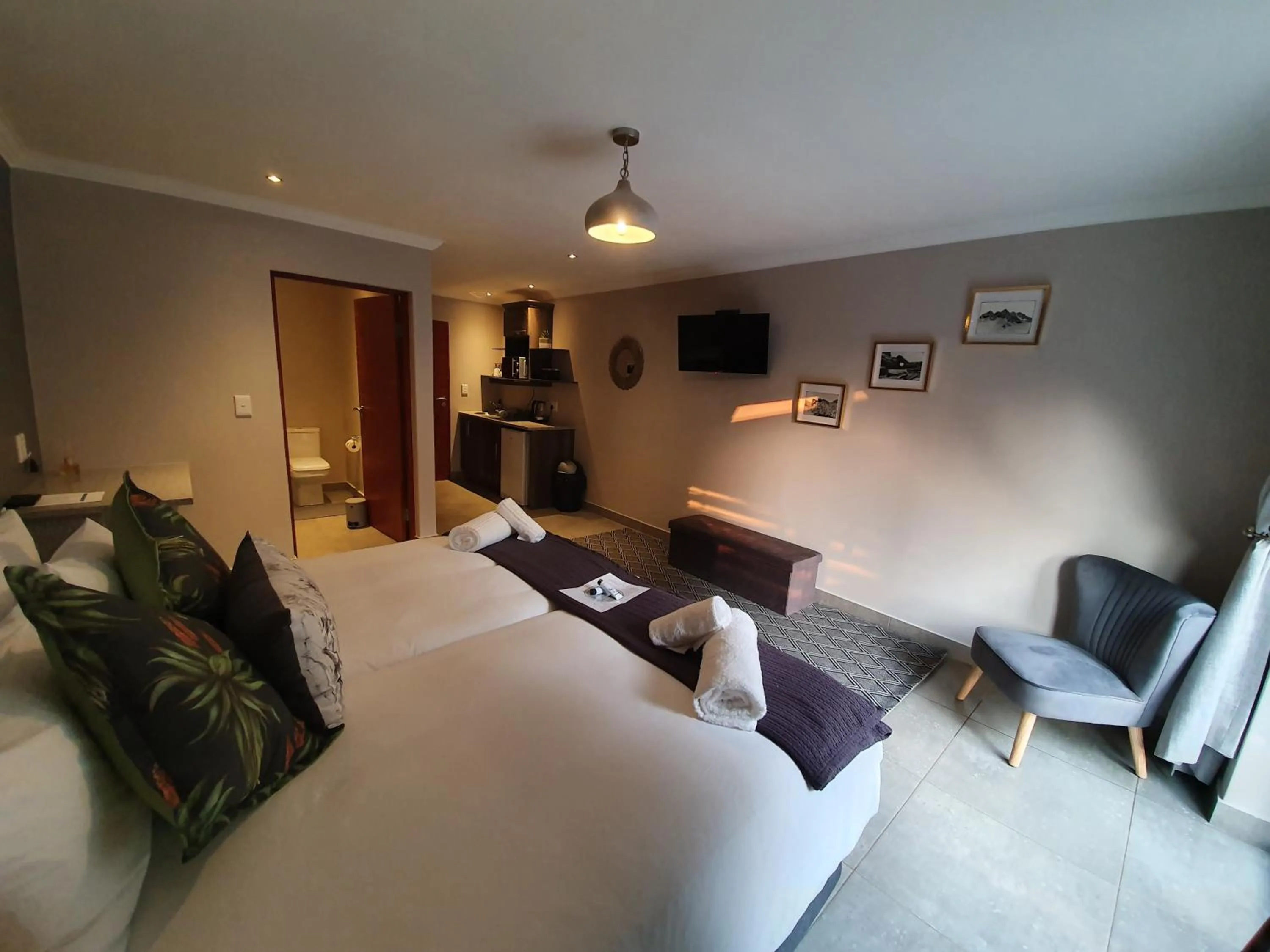 Bedroom, Bed in Sleep@84