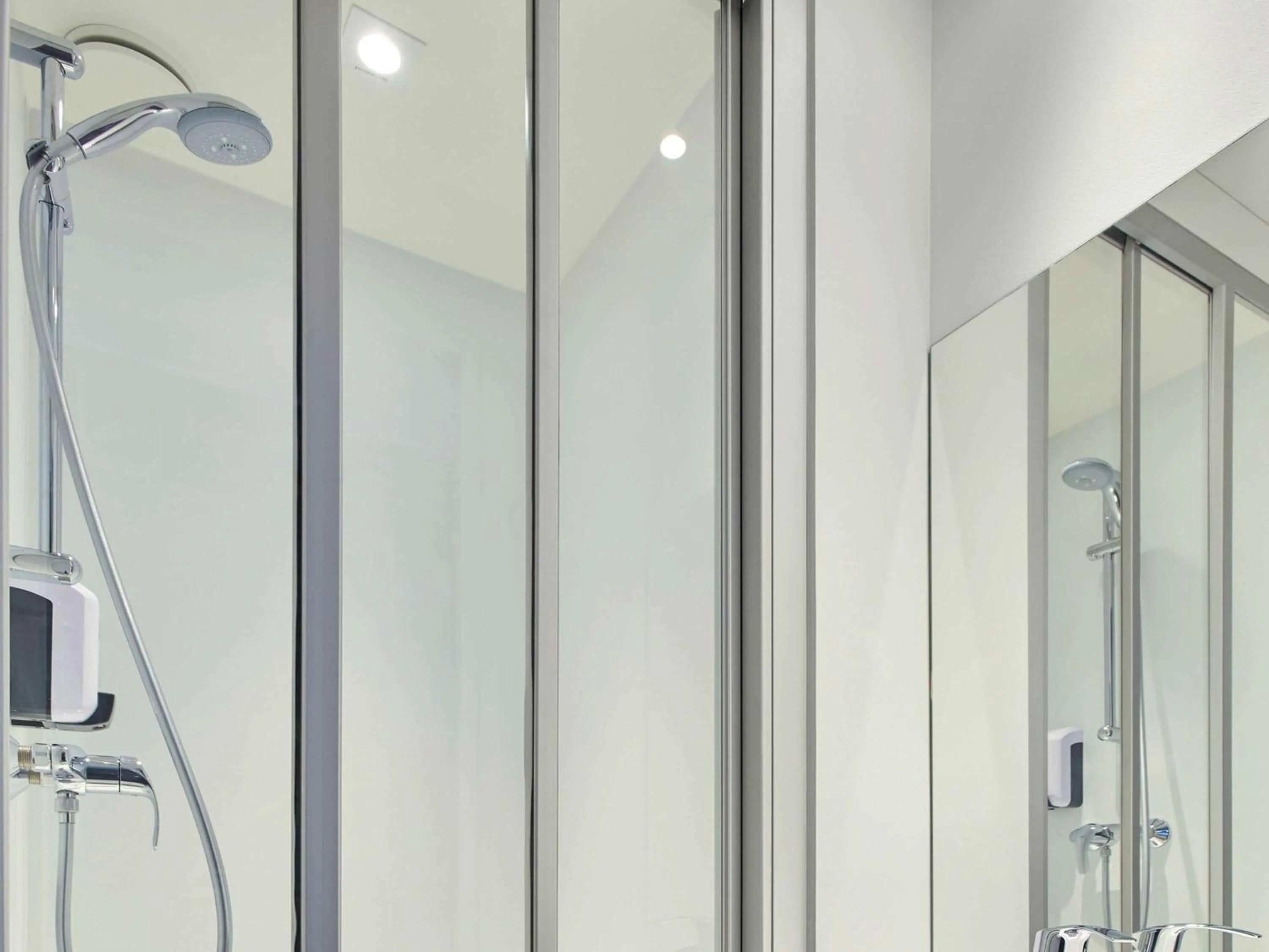 Photo of the whole room in HotelF1 Marseille Provence