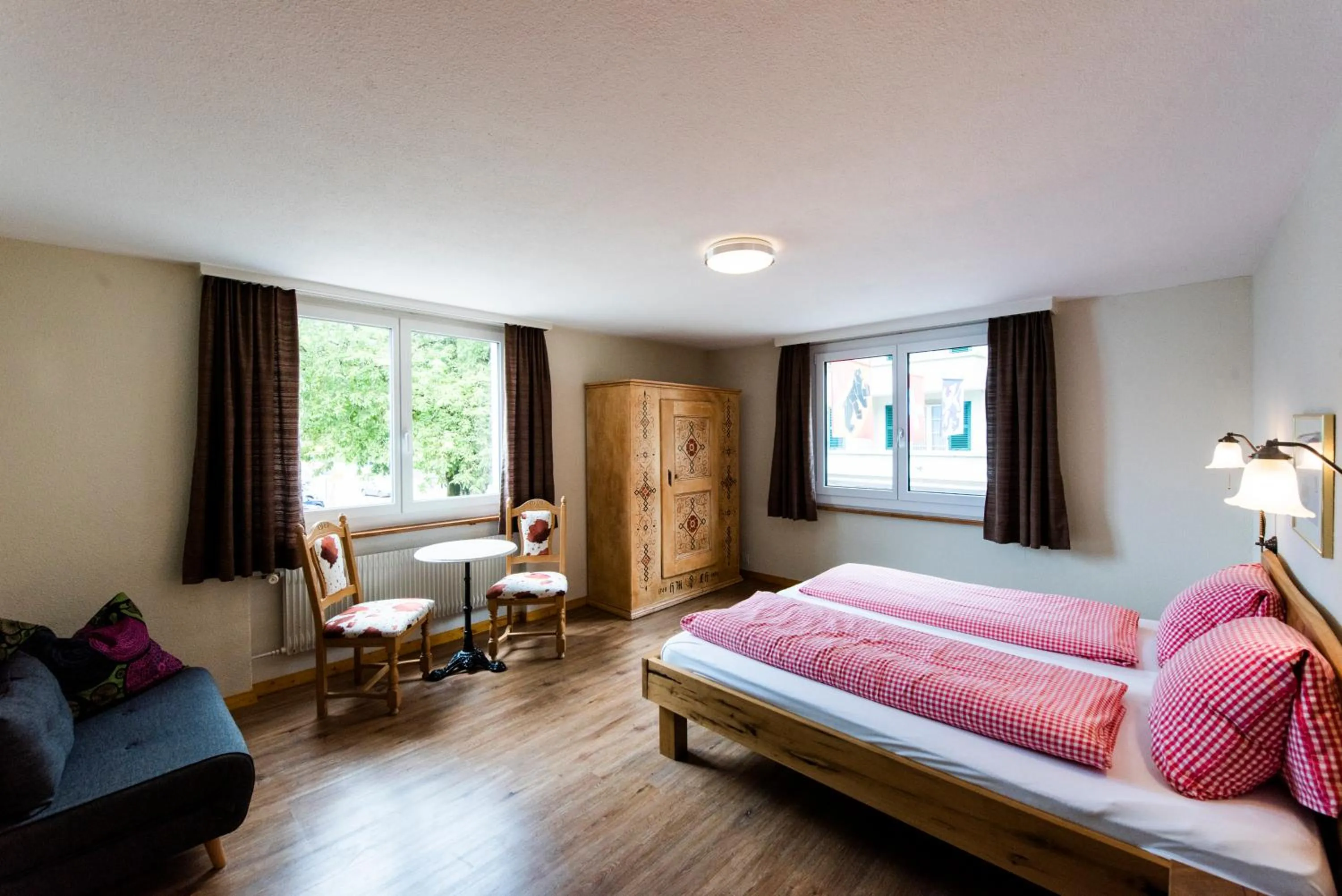 Bedroom, Bed in Hotel Brienzerburli