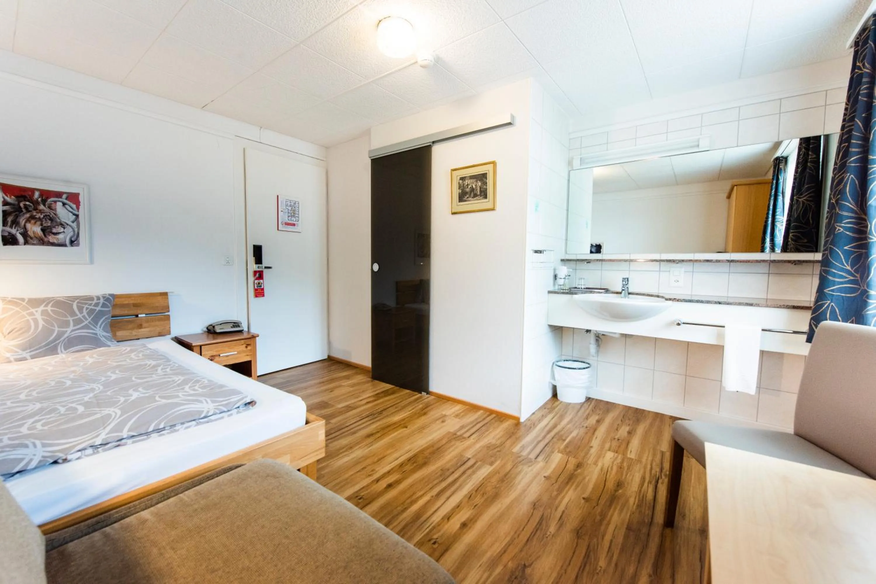 Photo of the whole room, Bed in Hotel Brienzerburli