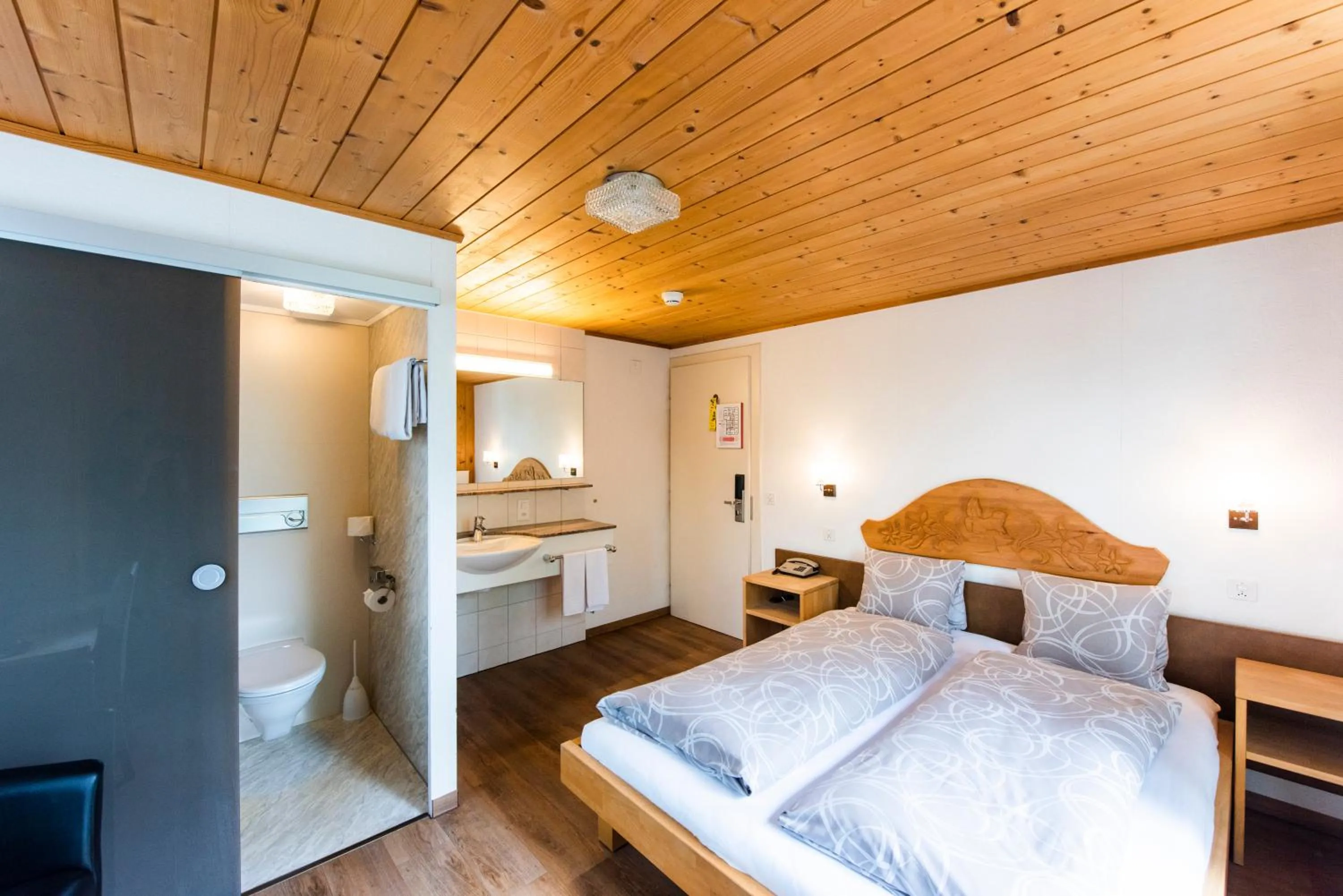 Photo of the whole room, Bed in Hotel Brienzerburli