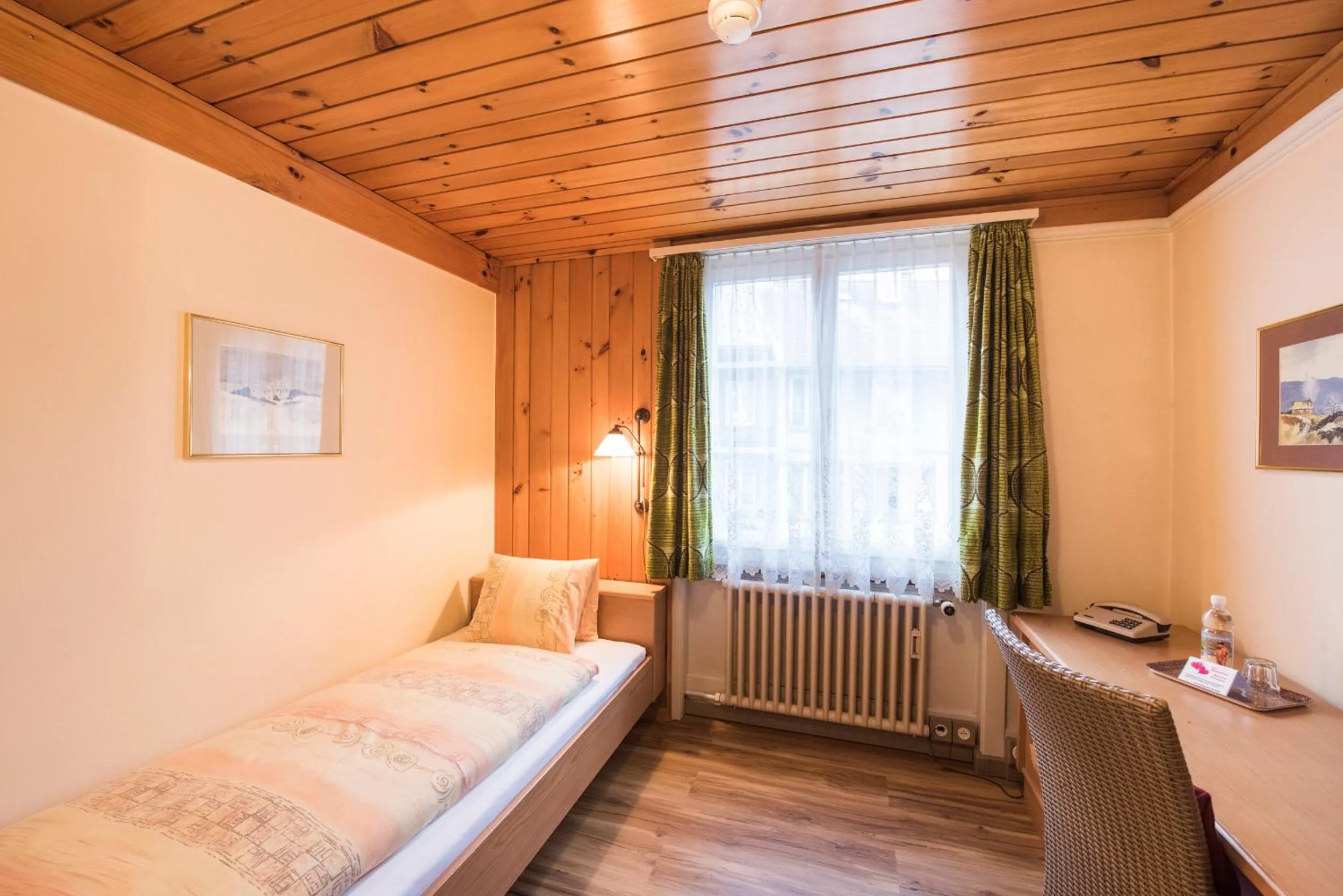 Bed in Hotel Brienzerburli