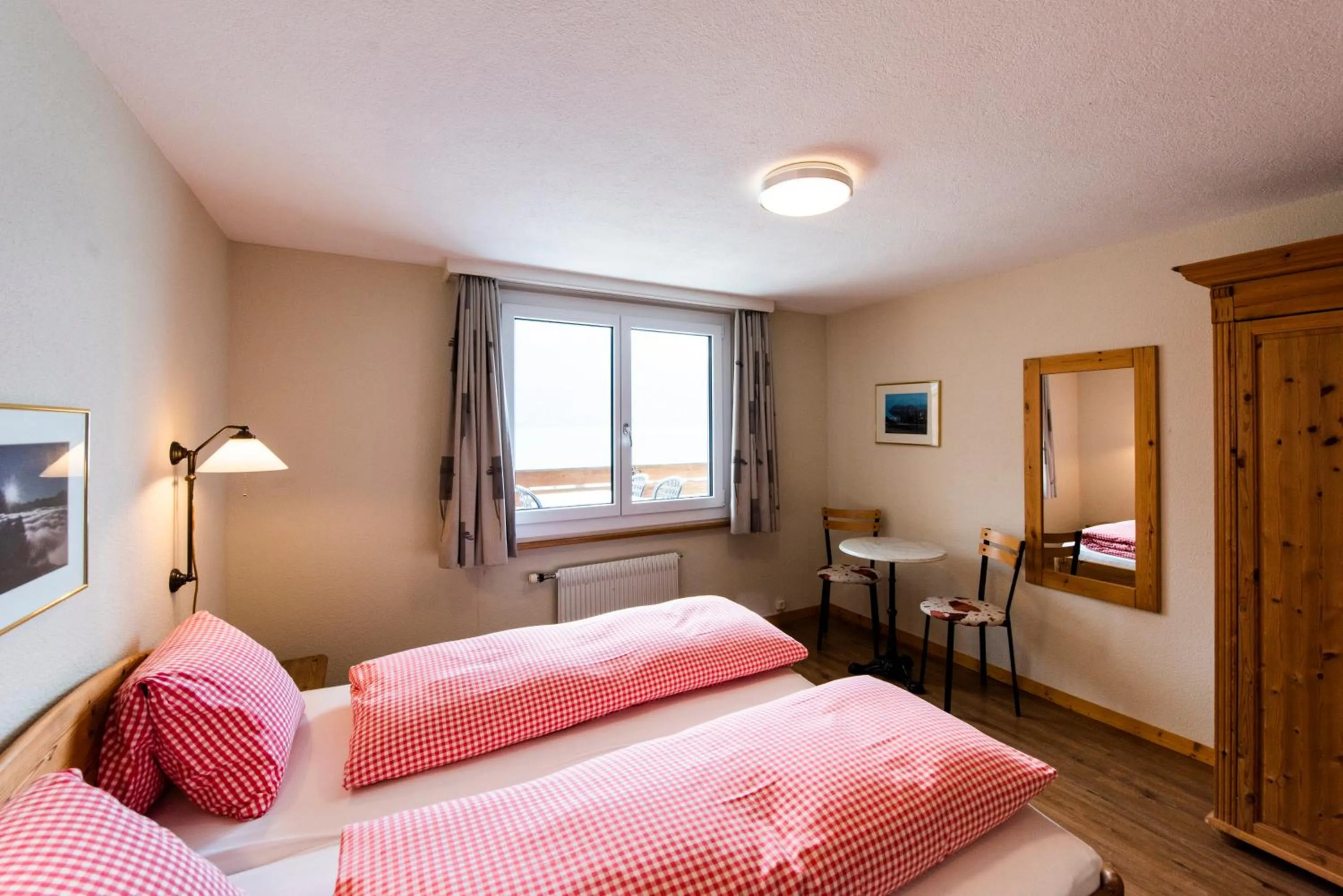 Bedroom, Bed in Hotel Brienzerburli