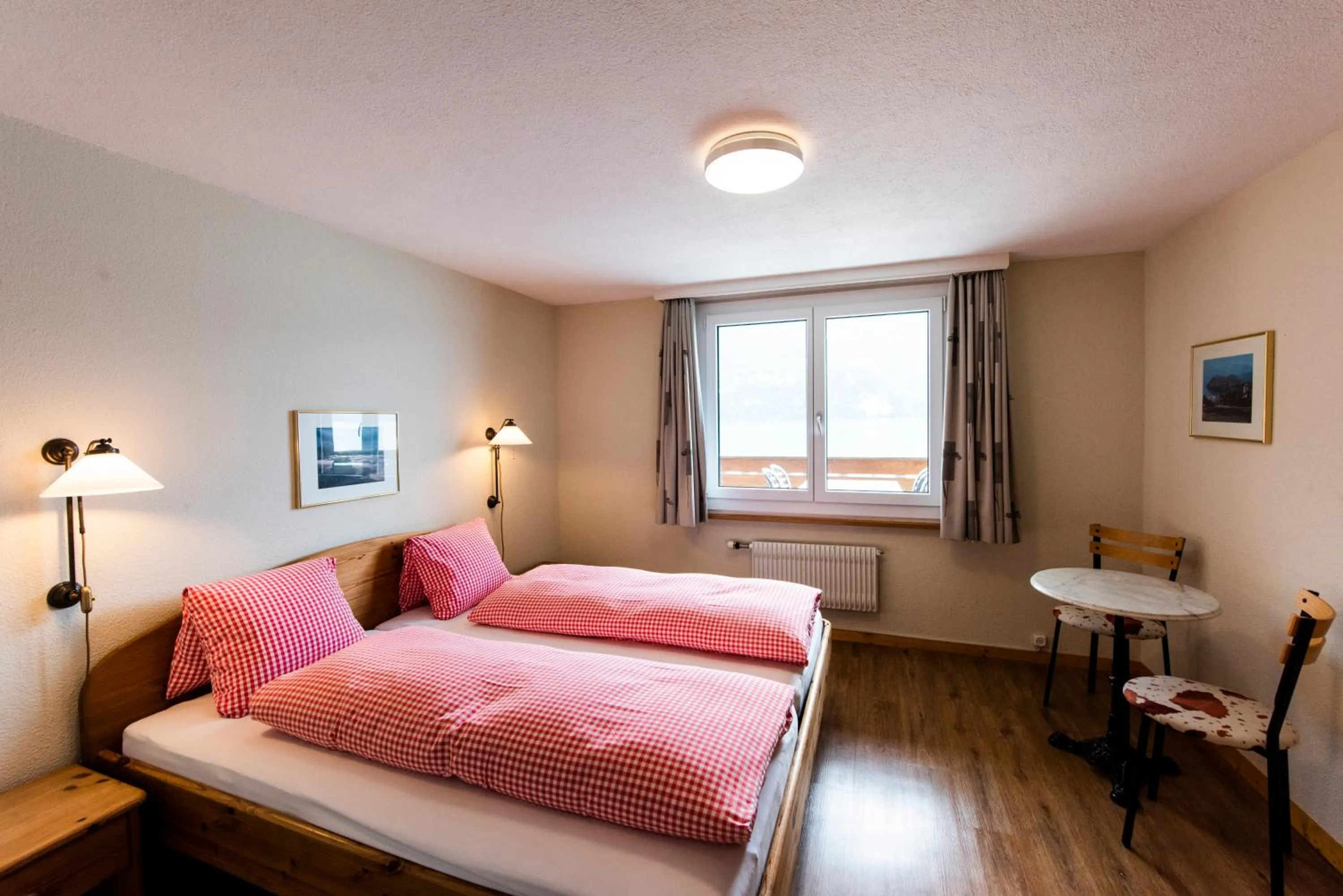 Bedroom, Bed in Hotel Brienzerburli