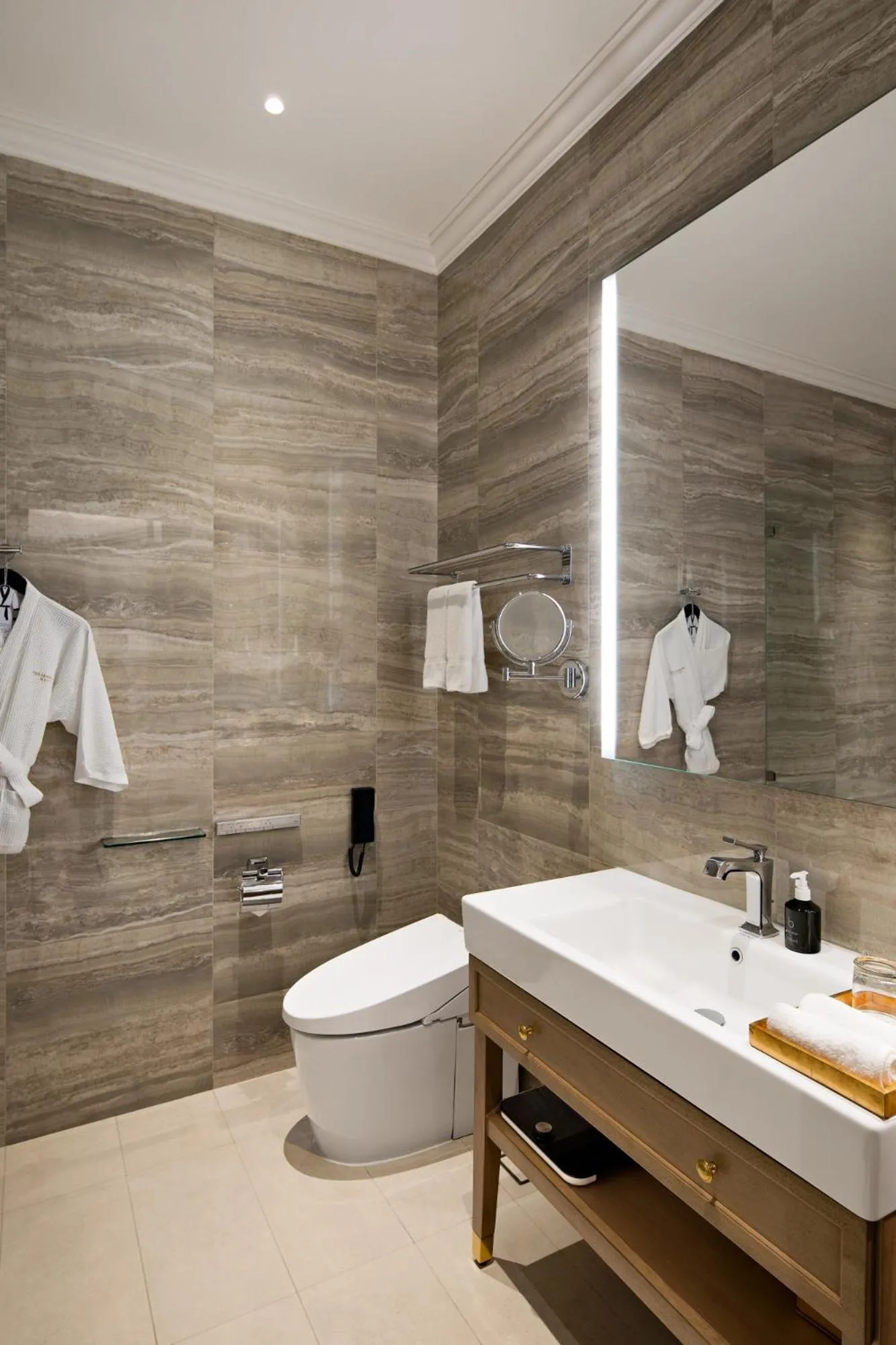 Toilet in The Grand Mansion Menteng