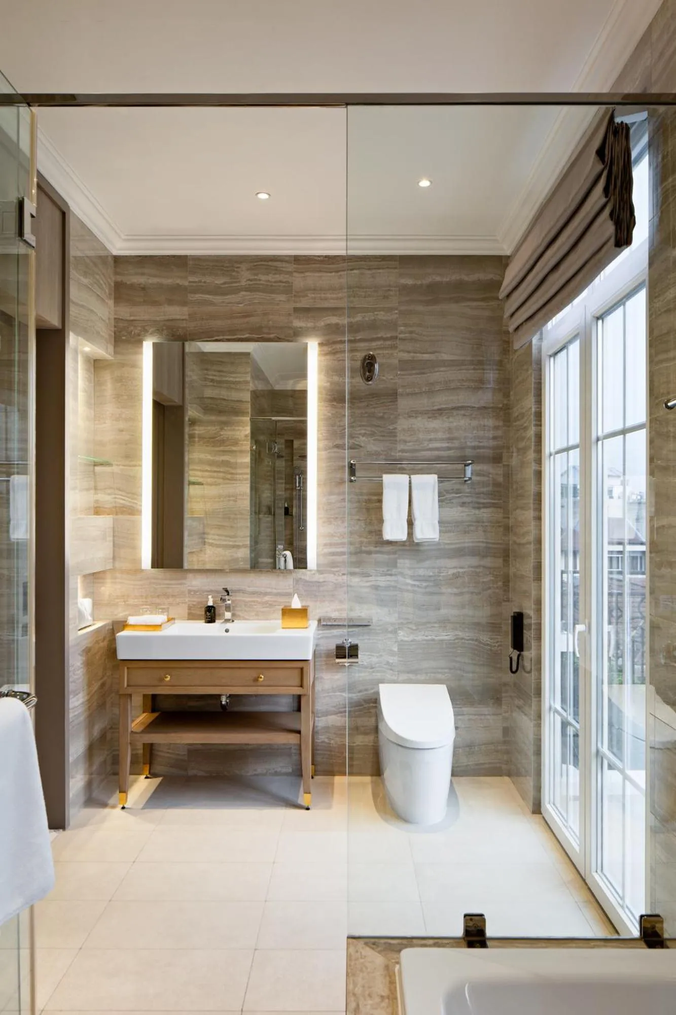 Toilet in The Grand Mansion Menteng