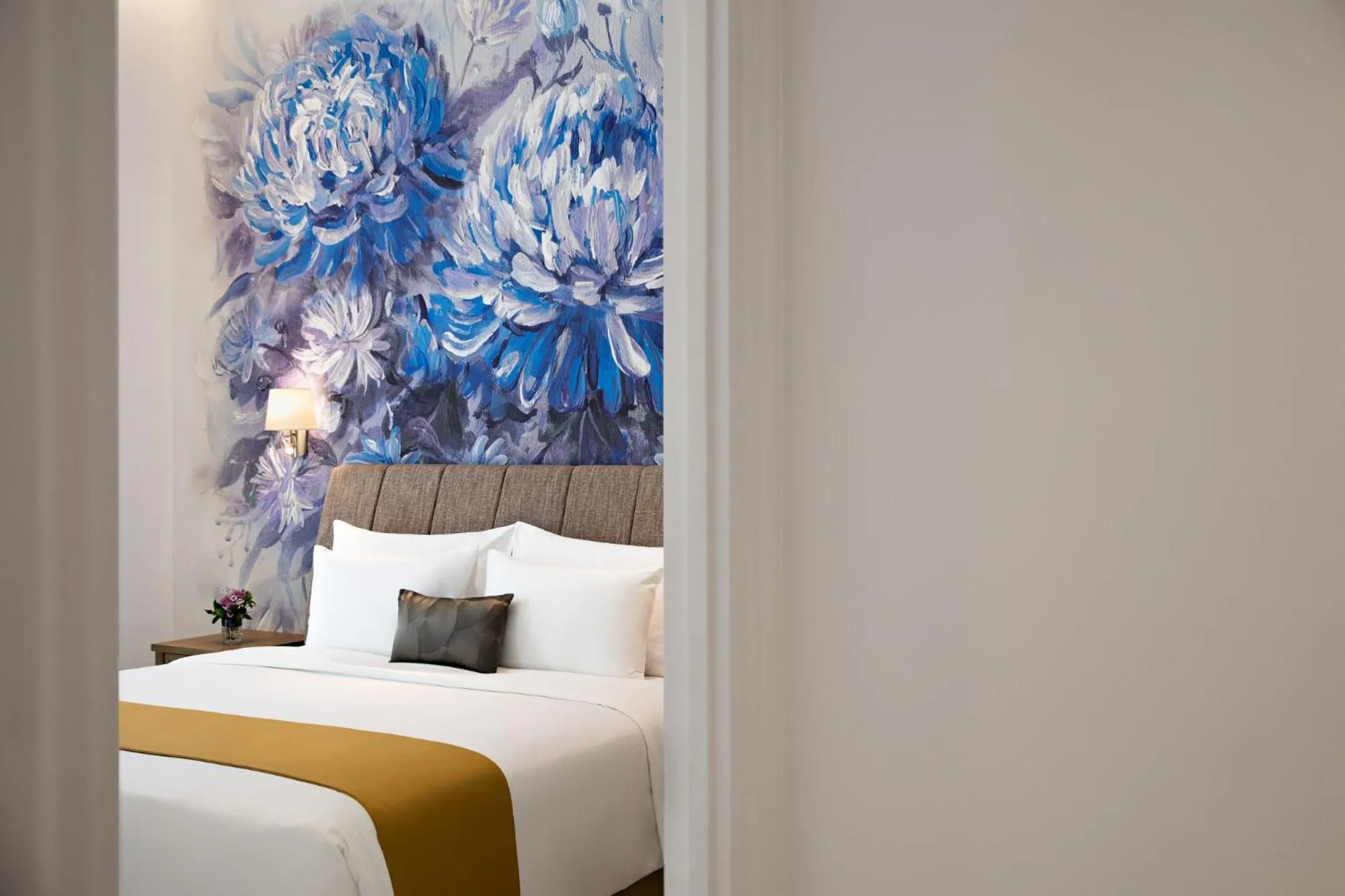 Bed in The Grand Mansion Menteng