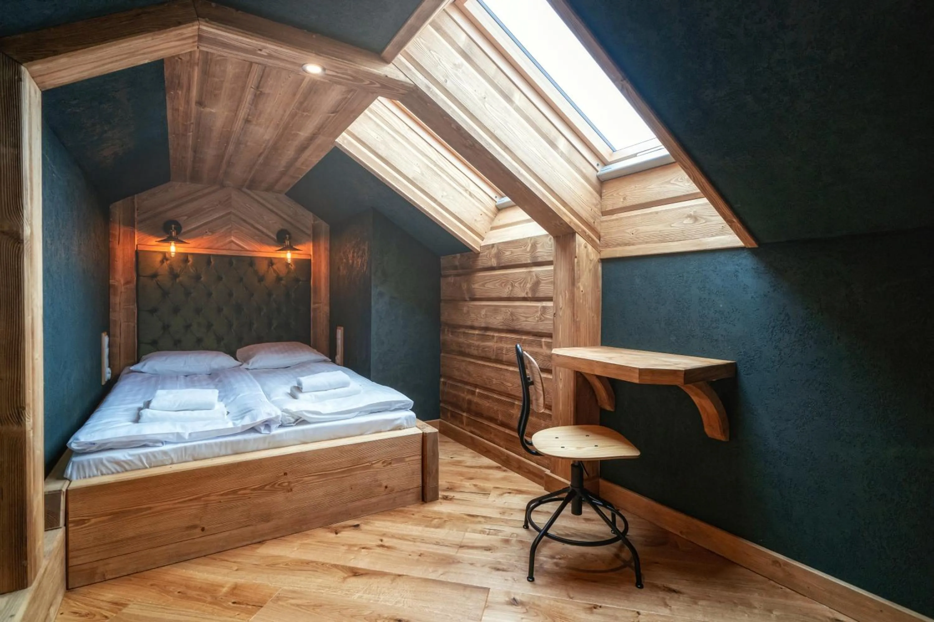 Toilet, Bed in Mountain Shelter Apartments