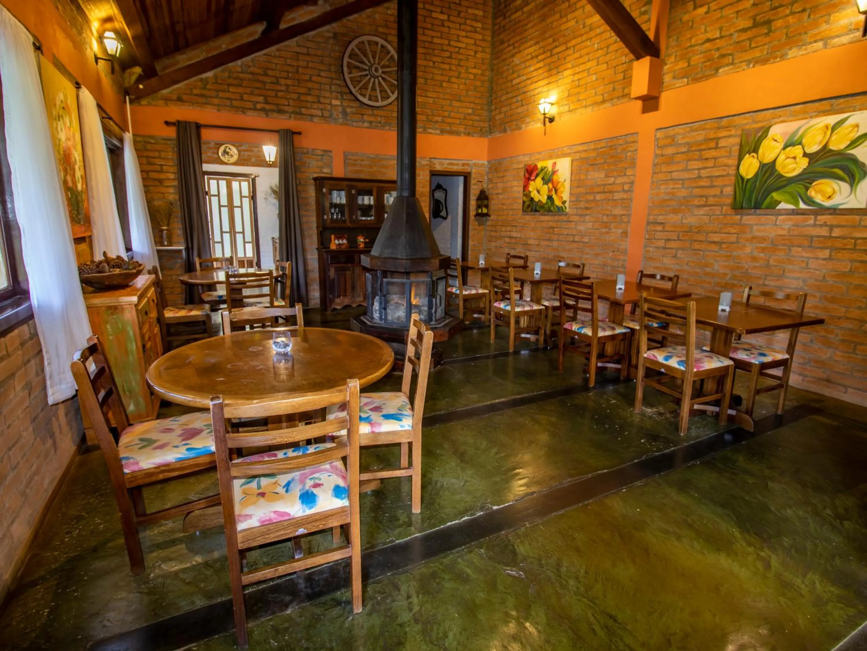 Restaurant/places to eat in Pousada VillaSerrana