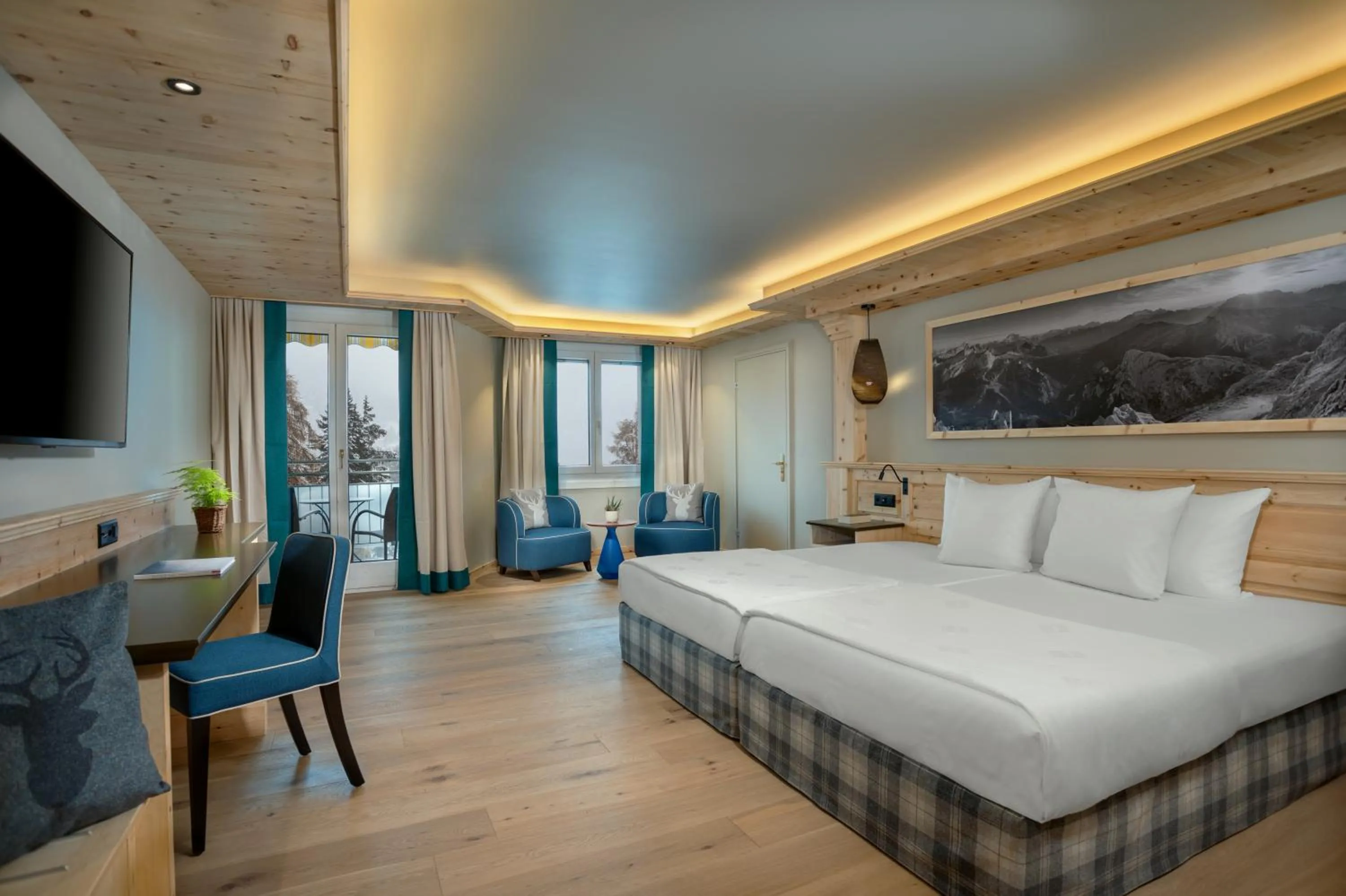 Photo of the whole room, Bed in Hotel Seehof Davos