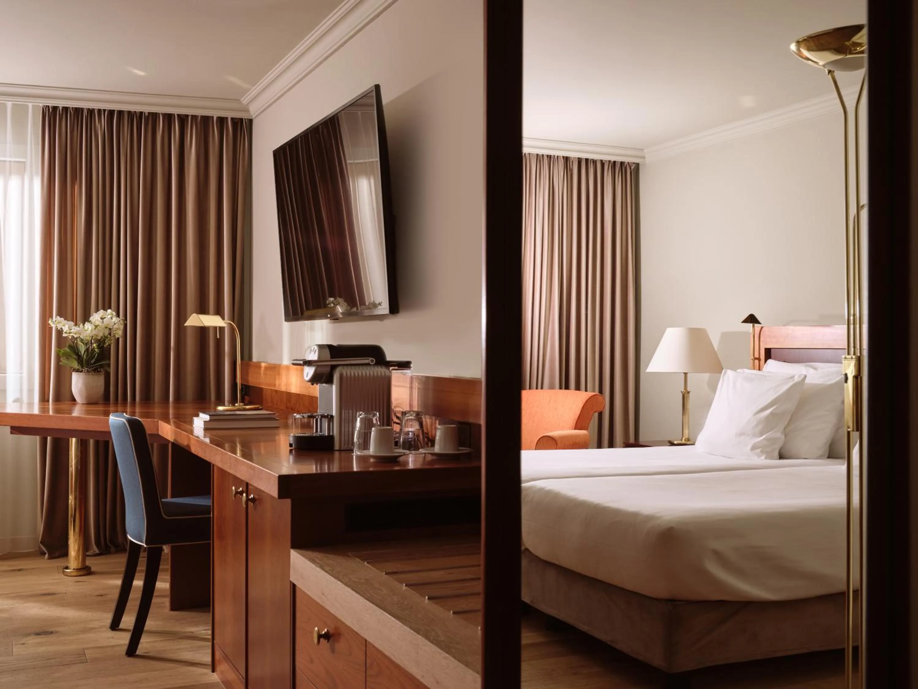 Photo of the whole room, Bed in Hotel Seehof Davos