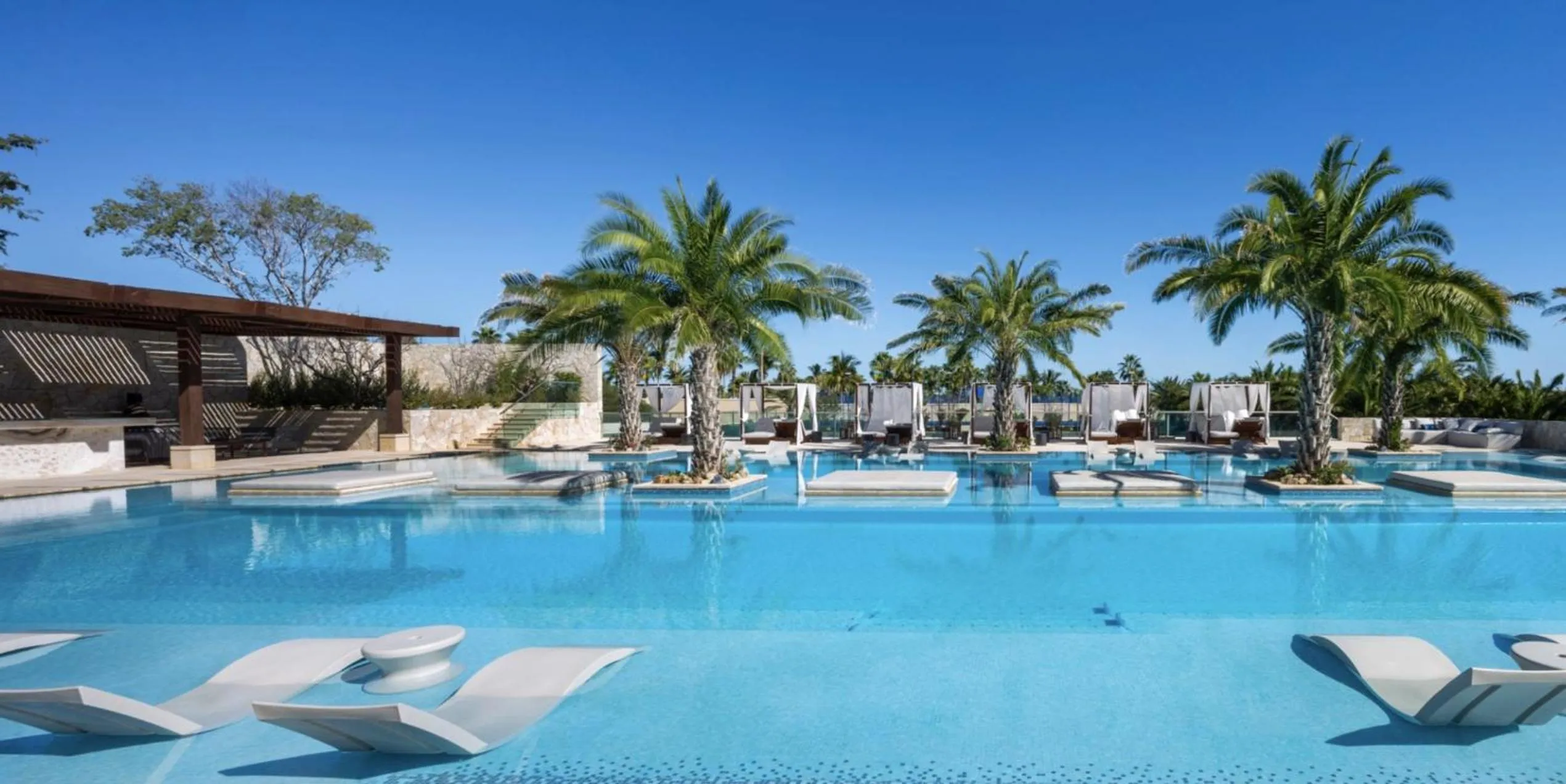 Swimming pool in Bohari Palmilla