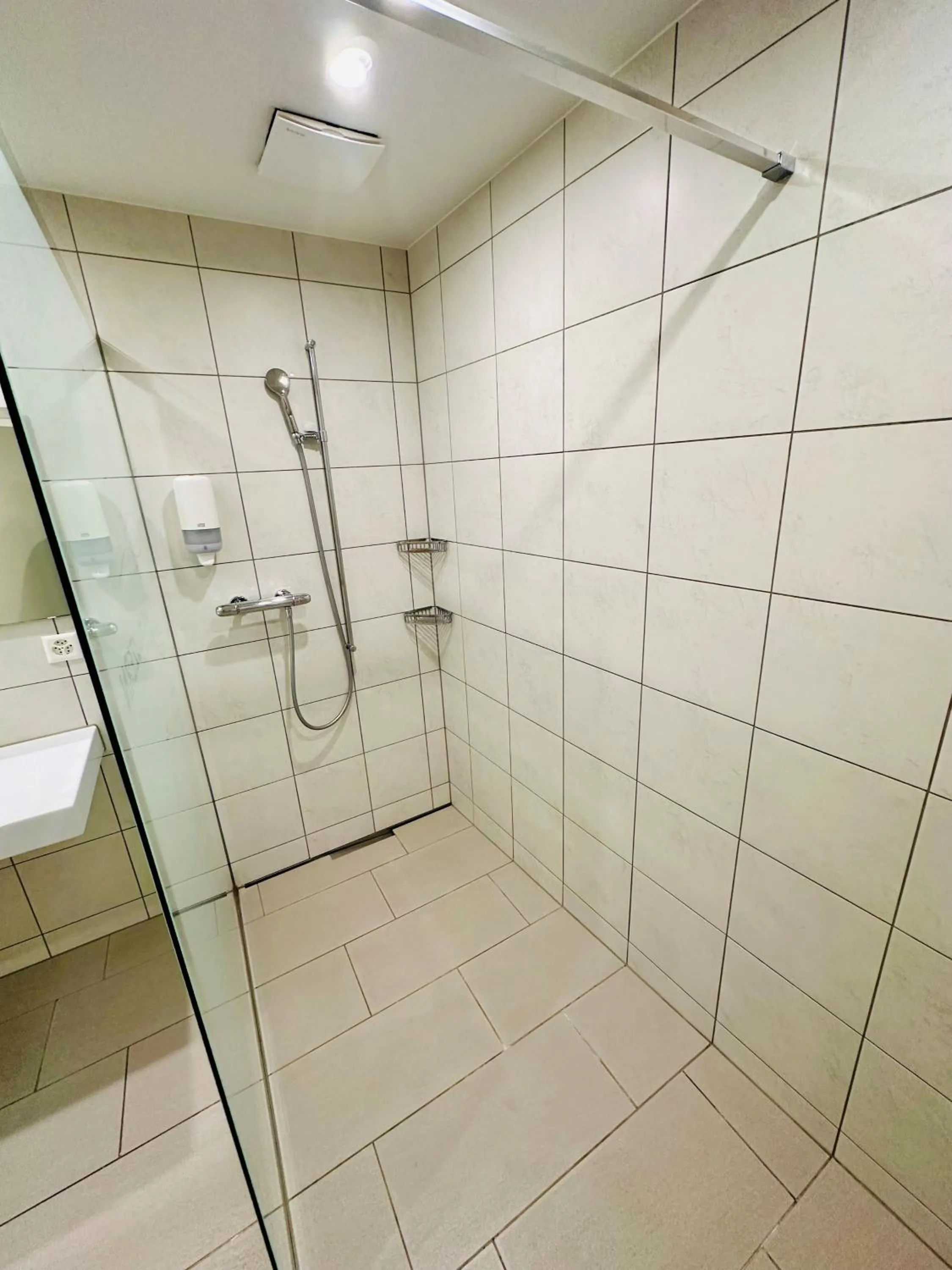 Shower in Hotel Baslertor