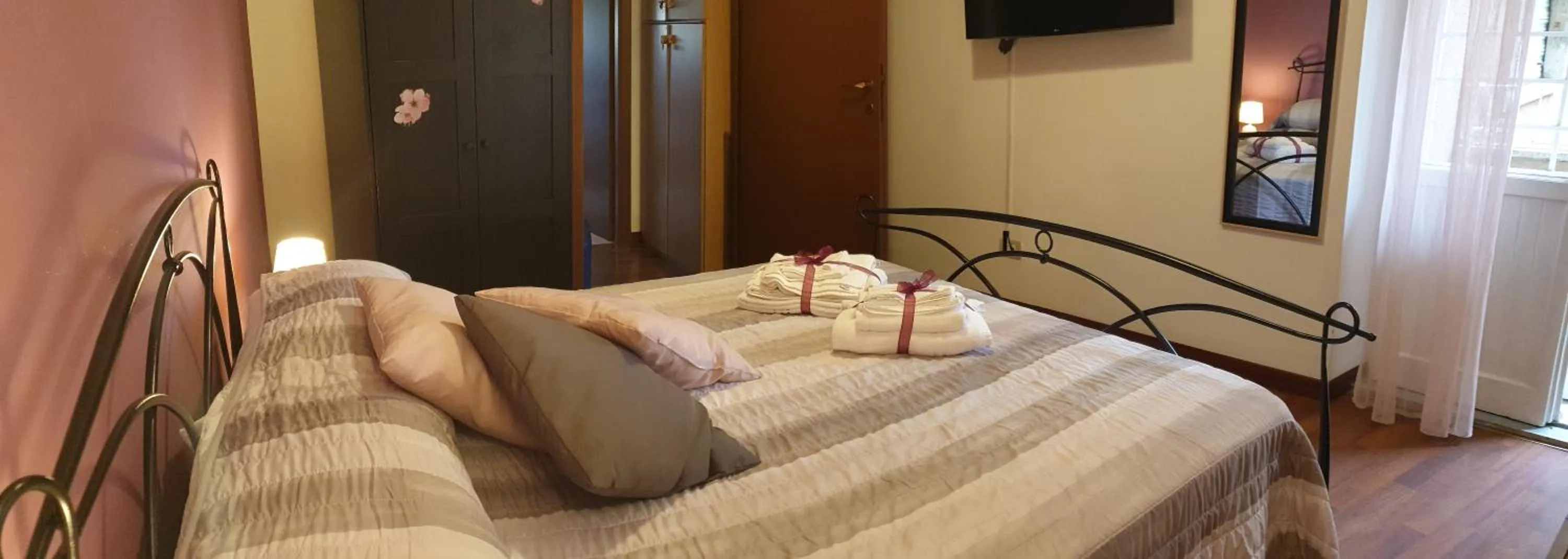 Bed in Saint Peter Vatican City Large Apartment Barbara casa vacanza